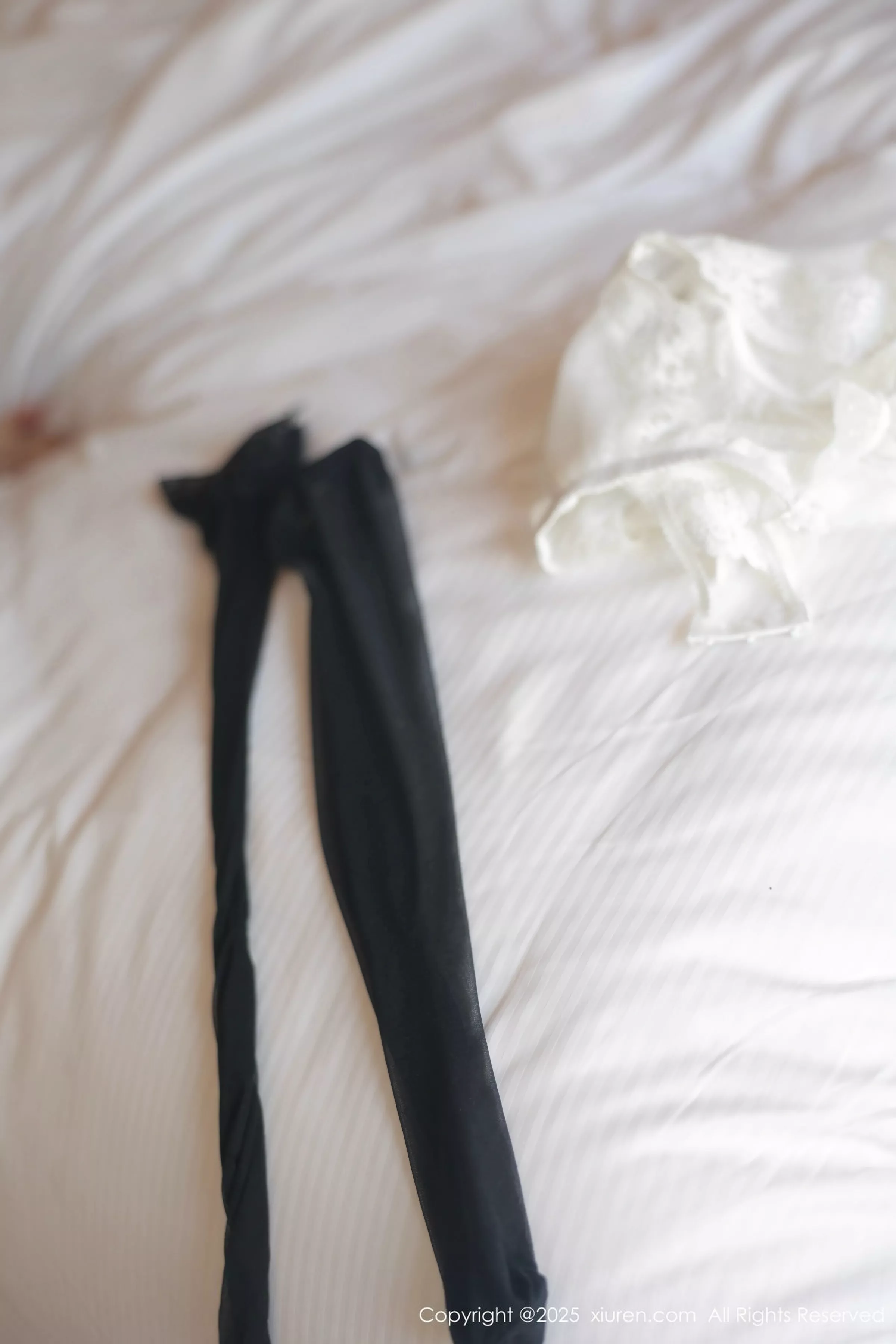 秀人集.com_[XiuRen秀人网]No.10225_新人模特小阿蓝性感白色抹胸内衣配黑丝袜秀丰腴身材诱惑写真81P