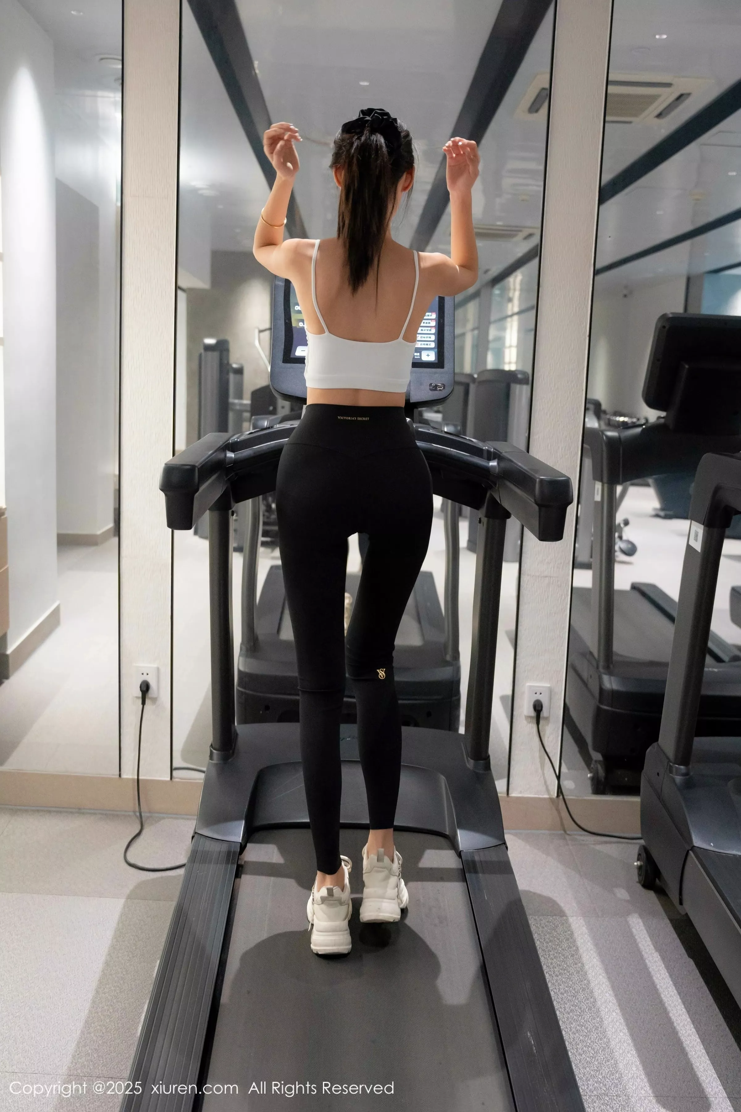 秀人集.com_[XiuRen秀人网]No.10239_模特Lingyu69健身房场景性感紧身瑜伽服饰秀丰腴身材诱惑写真58P