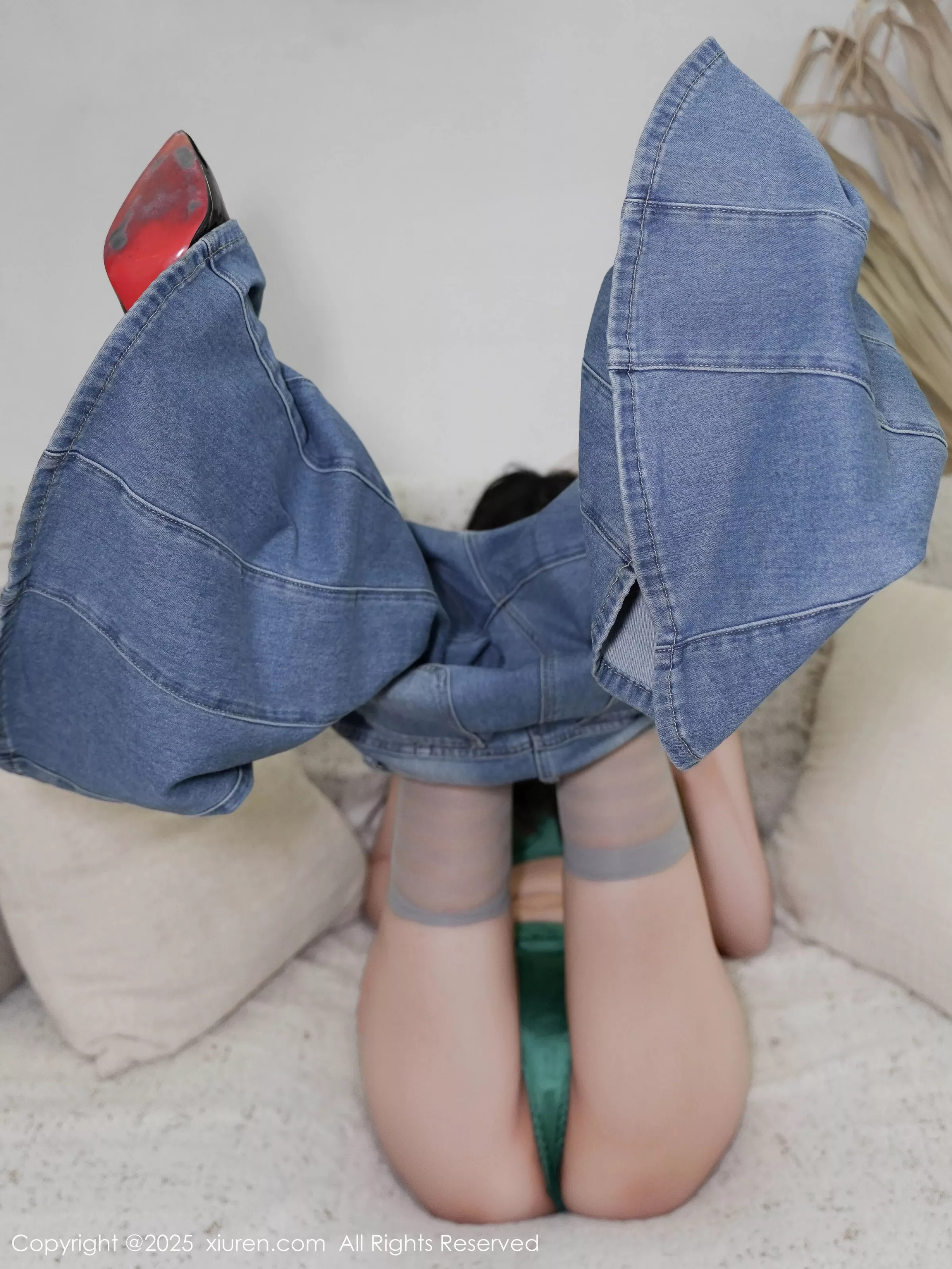 秀人集.com_[XiuRen秀人网]No.10260_模特袁圆性感T恤露绿色内衣配灰色丝袜秀曼妙身姿完美诱惑写真78P