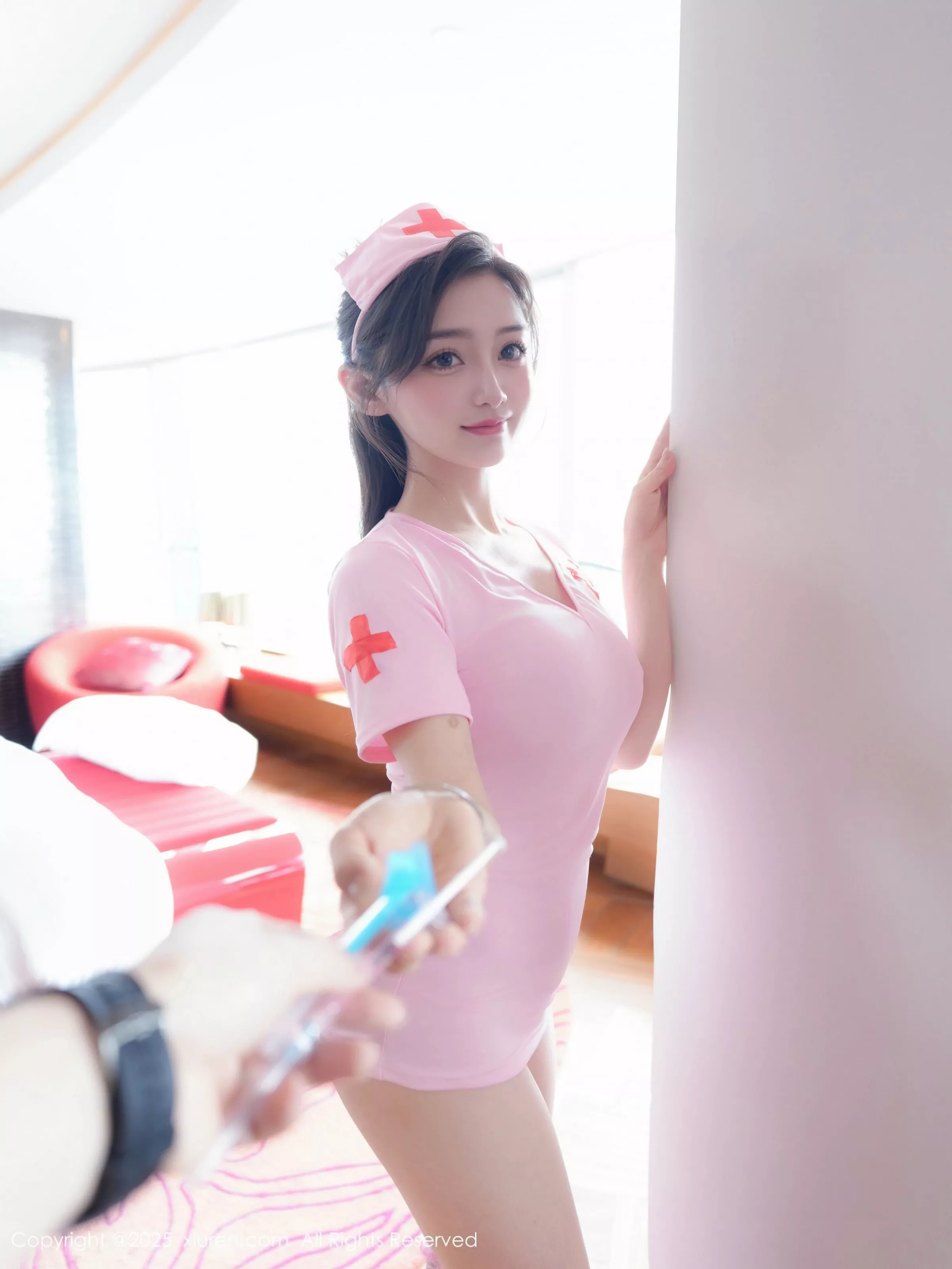 秀人集.com_[XiuRen秀人网]No.10275_模特Annie_baby性感粉色护士制服配粉丝网袜秀凹凸身材诱惑写真85P