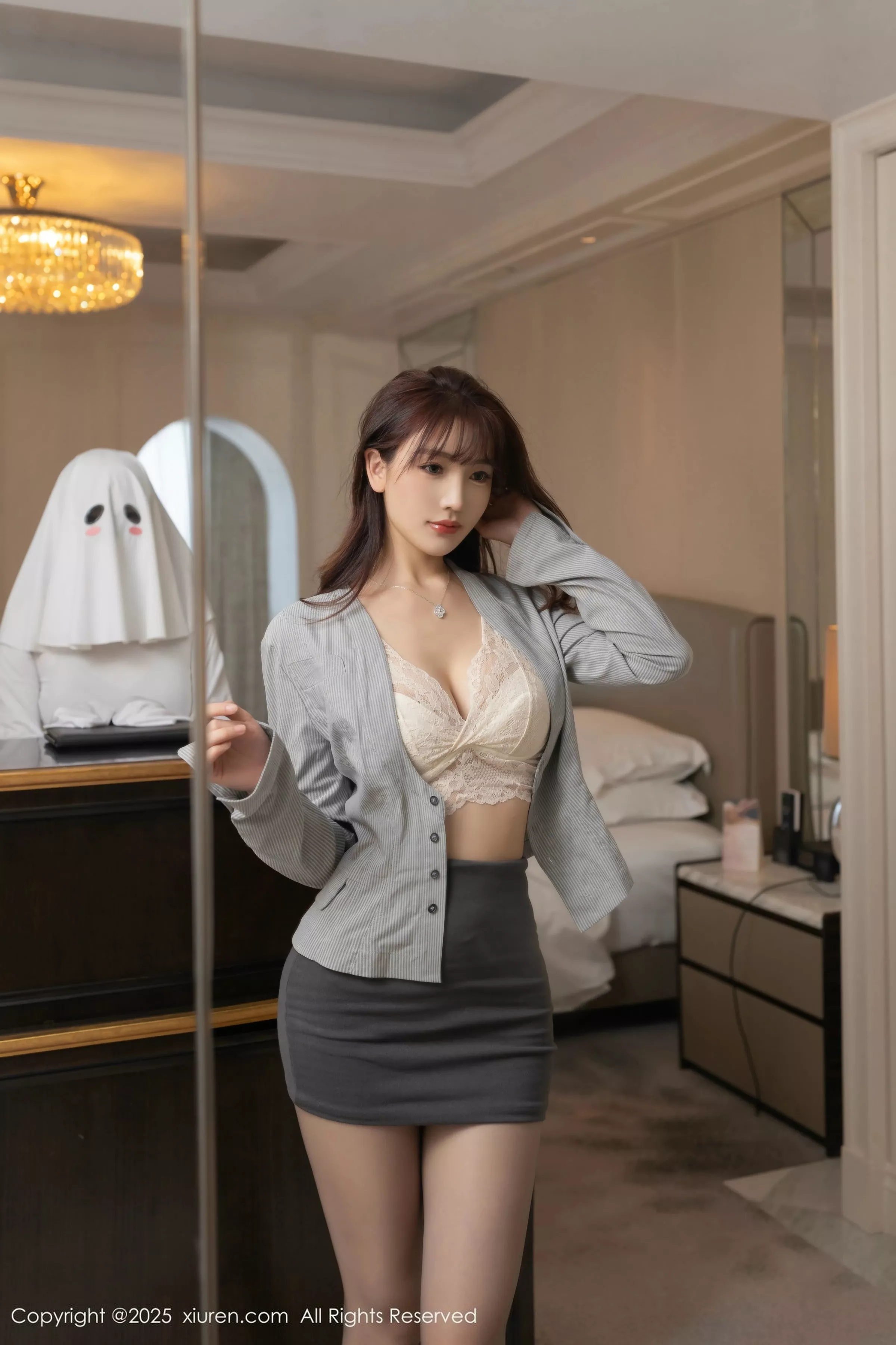 秀人集.com_[XiuRen秀人网]No.10282_模特陆萱萱性感灰色OL服饰露白色内衣配超薄黑丝秀美腿诱惑写真80P