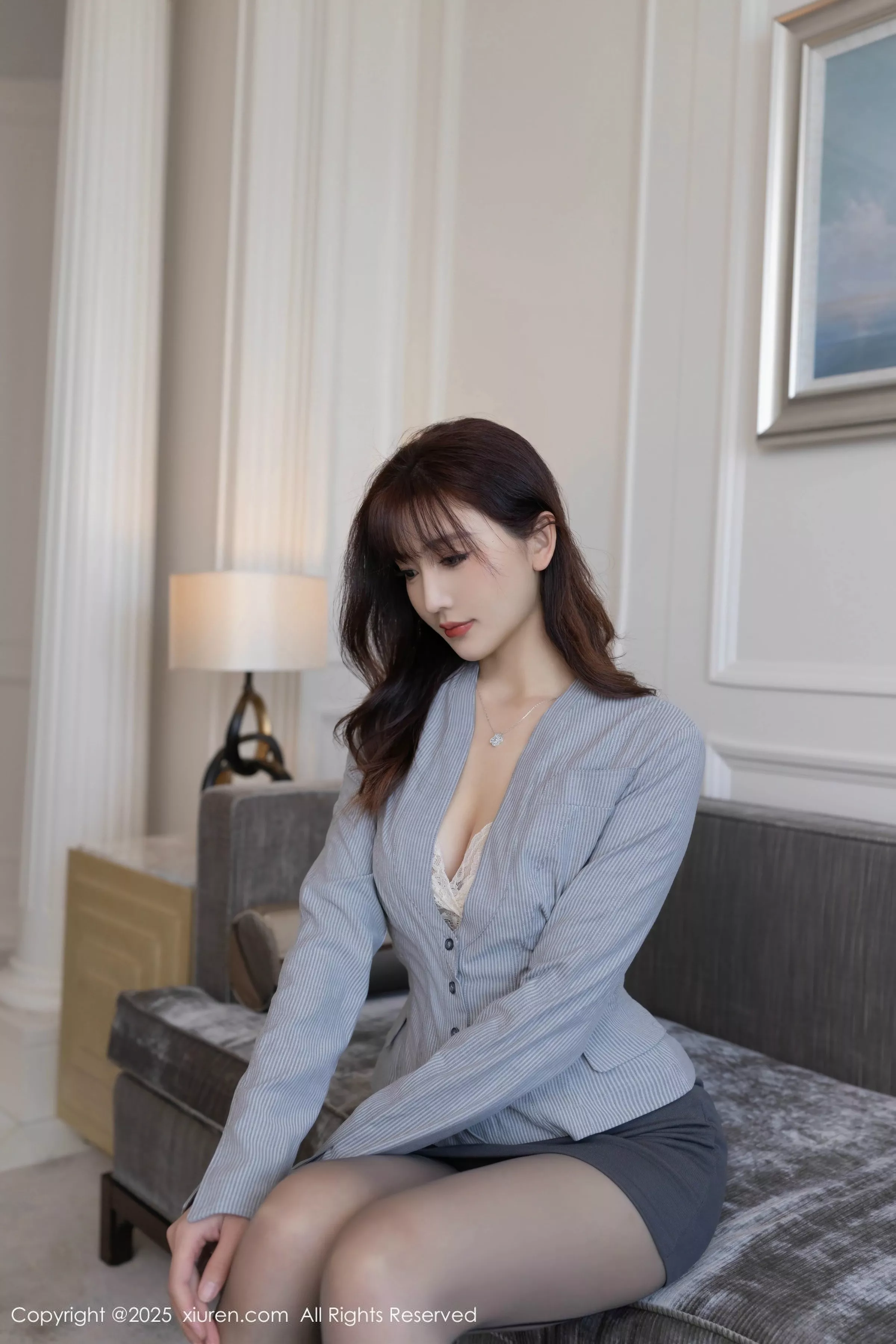 秀人集.com_[XiuRen秀人网]No.10282_模特陆萱萱性感灰色OL服饰露白色内衣配超薄黑丝秀美腿诱惑写真80P