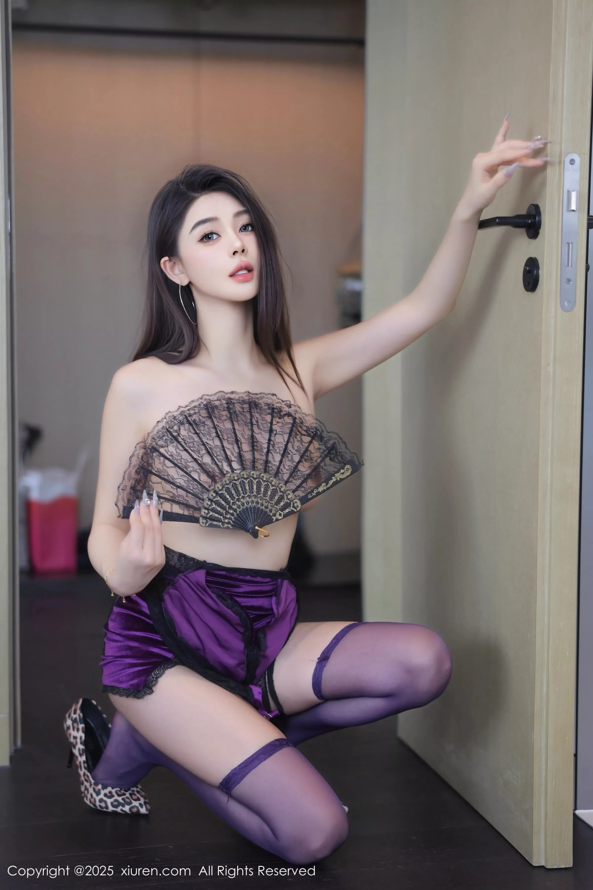 秀人集.com_[XiuRen秀人网]No.10289_模特Candy糖糖性感紫色连衣短裙配紫色丝袜秀丰腴身姿诱惑写真81P