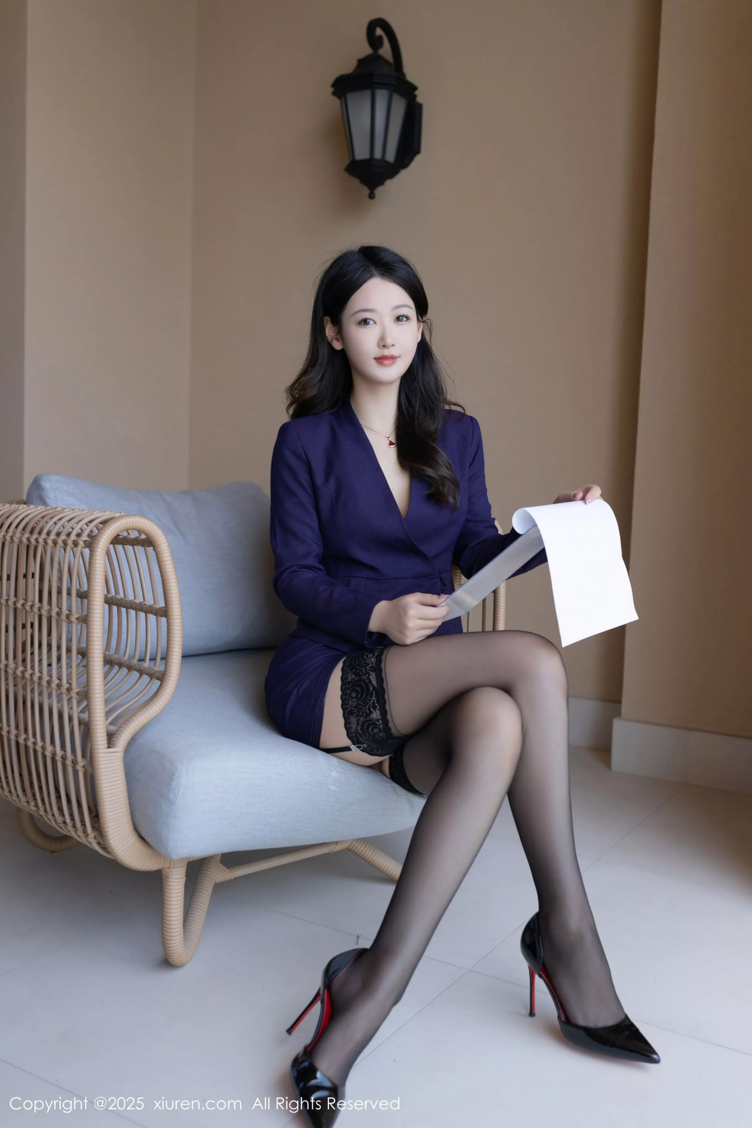 秀人集.com_[XiuRen秀人网]No.10178_模特唐安琪深蓝OL服饰露黑色内衣配黑丝吊袜秀曼妙身姿诱惑写真80P