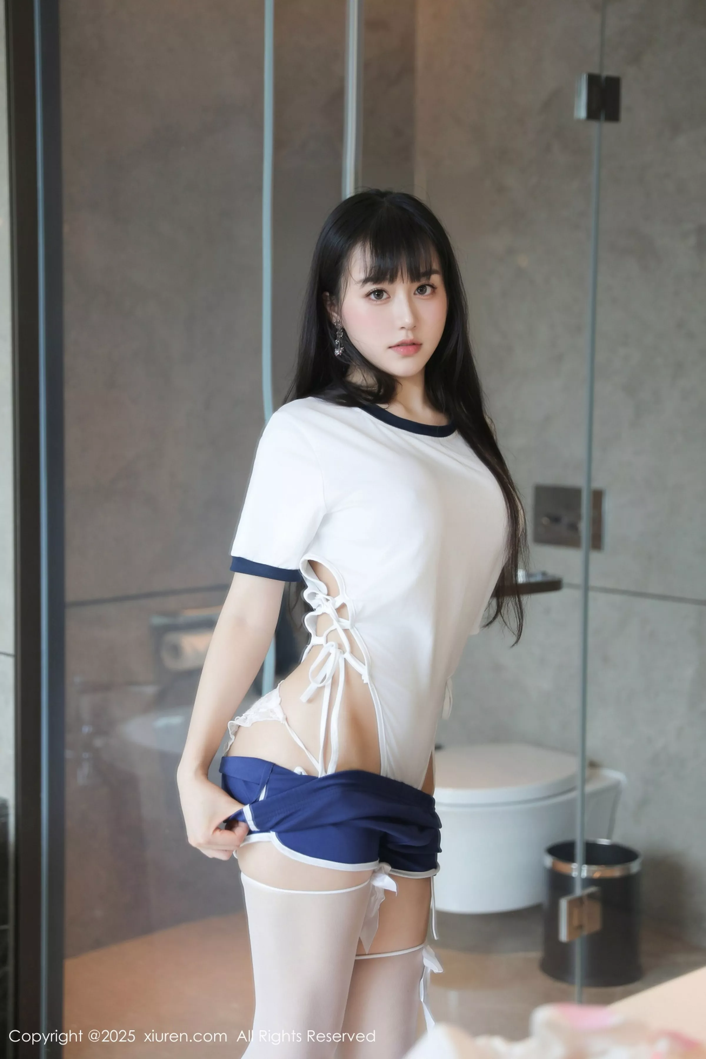 秀人集.com_[XiuRen秀人网]No.10184_新人模特量子玫瑰性感白色运动服配白丝袜秀凹凸身材诱惑写真85P