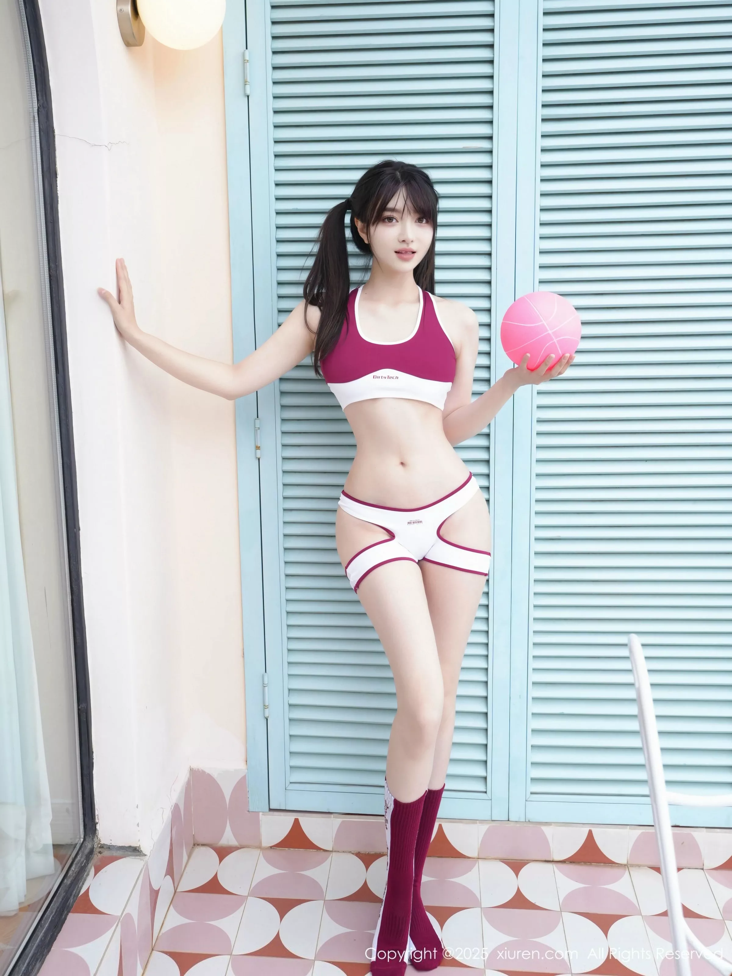 秀人集.com_[XiuRen秀人网]No.10350_模特白露lulu性感深色运动服配运动短袜半脱秀丰满身材诱惑写真77P