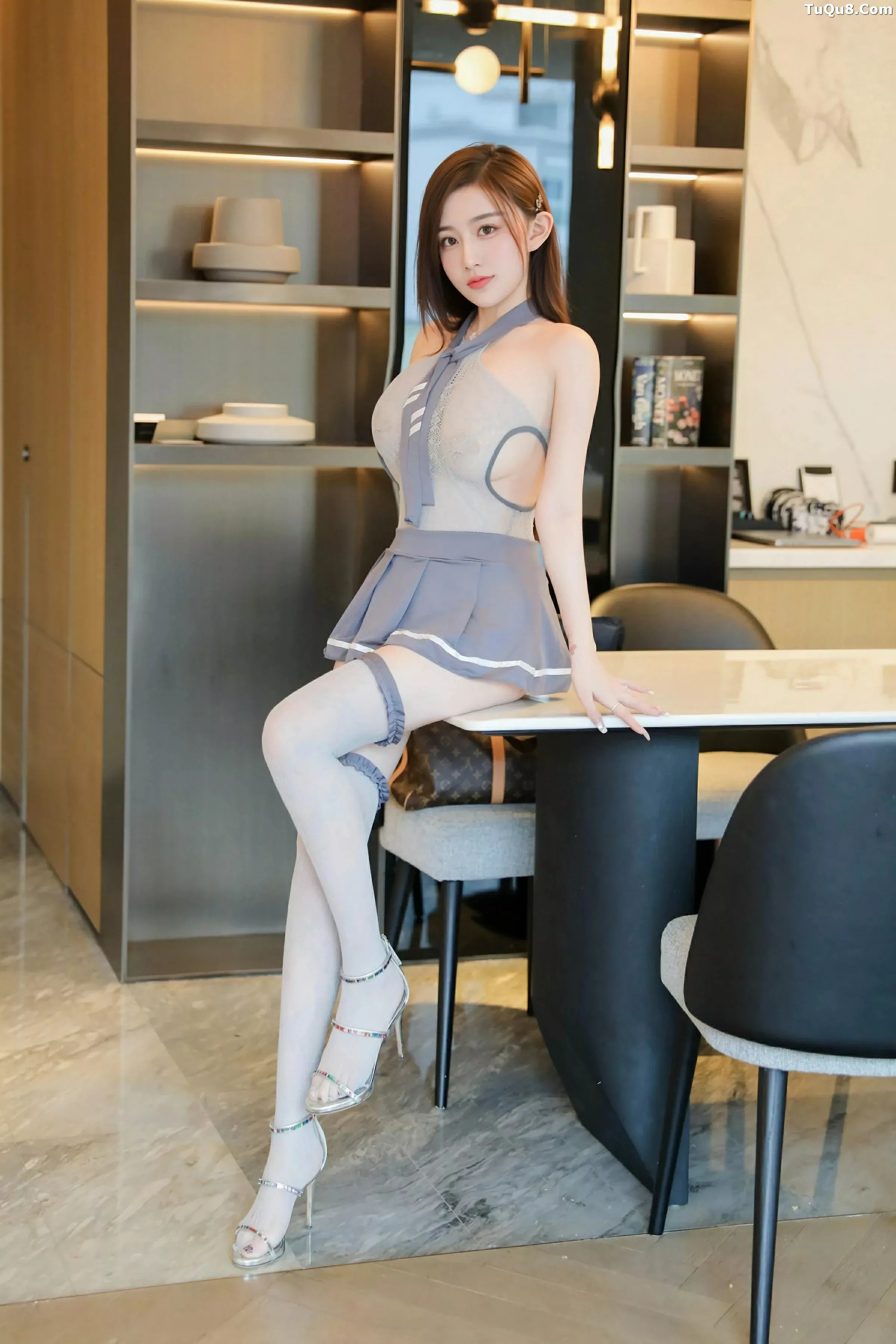 秀人集.com_[XiuRen秀人网]No.10375_模特奶油猫呀性感灰色情趣服饰配灰色丝袜秀丰腴身材诱惑写真76P