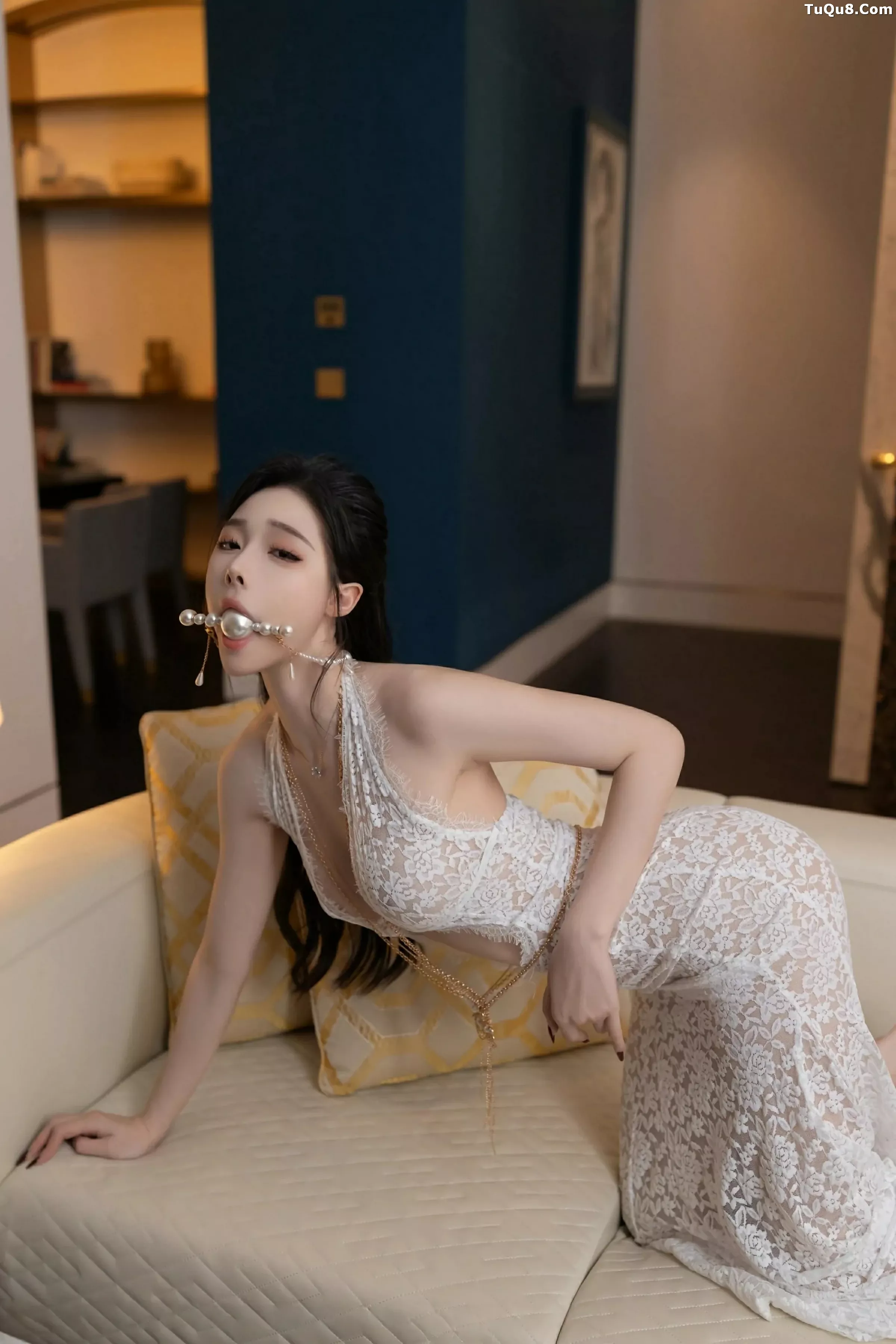 秀人集.com_[XiuRen秀人网]No.10378_模特小逗逗性感白色缕空连衣长裙半脱秀曼妙身姿撩人诱惑写真82P