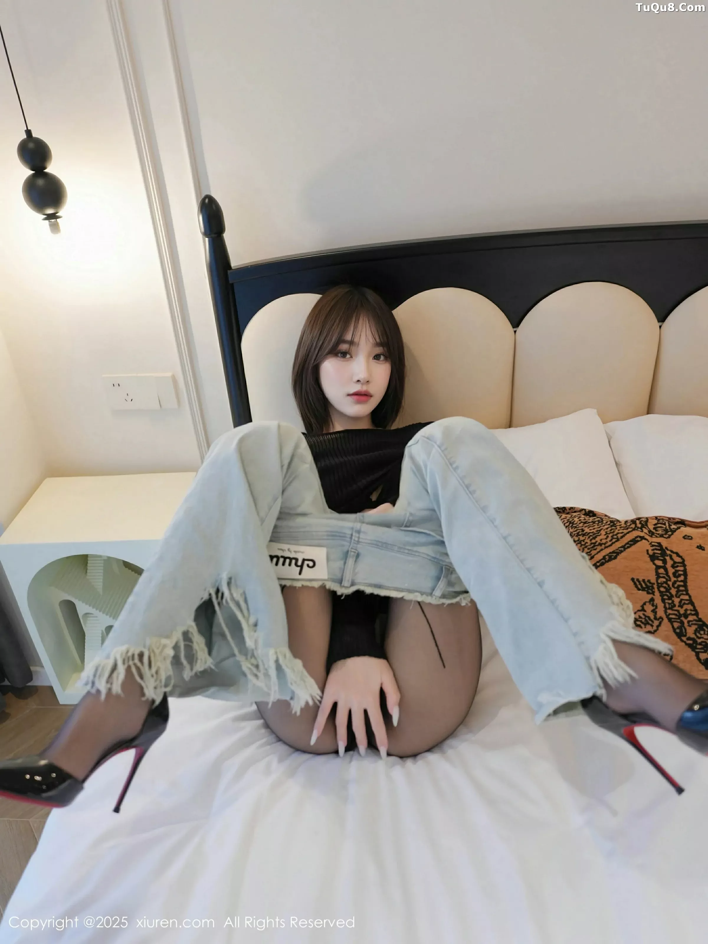 秀人集.com_[XiuRen秀人网]No.10374_模特汁汁性感蓝色牛仔裤露超薄无内黑丝秀曼妙身姿诱惑写真56P