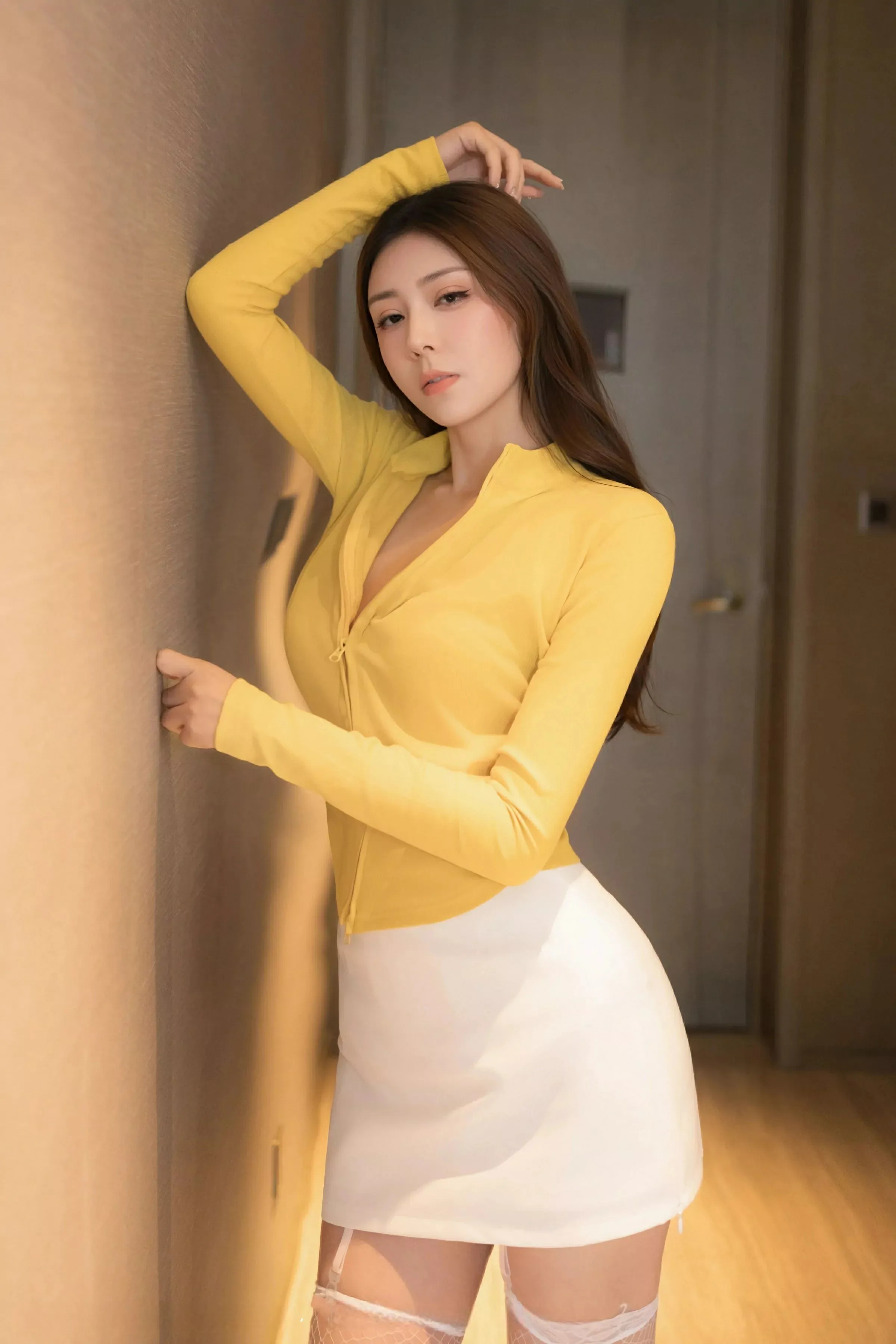 秀人集.com_[XiuRen秀人网]No.10385_新人模特悦兮性感连衣短裙配白丝吊袜秀修长美腿迷人诱惑写真71P