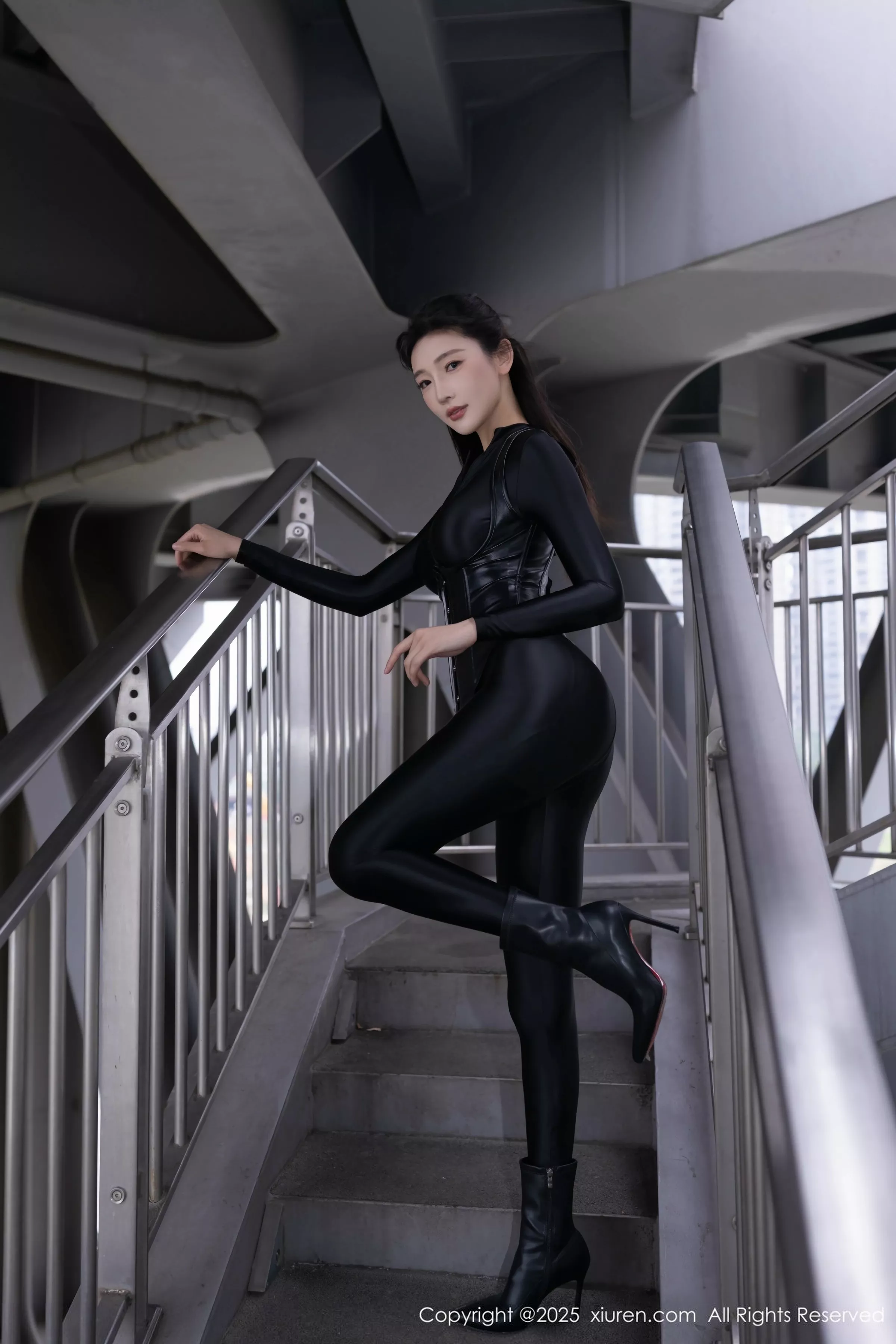 秀人集.com_[XiuRen秀人网]No.10404_模特陆萱萱性感黑色连体衣露超薄黑丝秀柔美身姿撩人诱惑写真80P