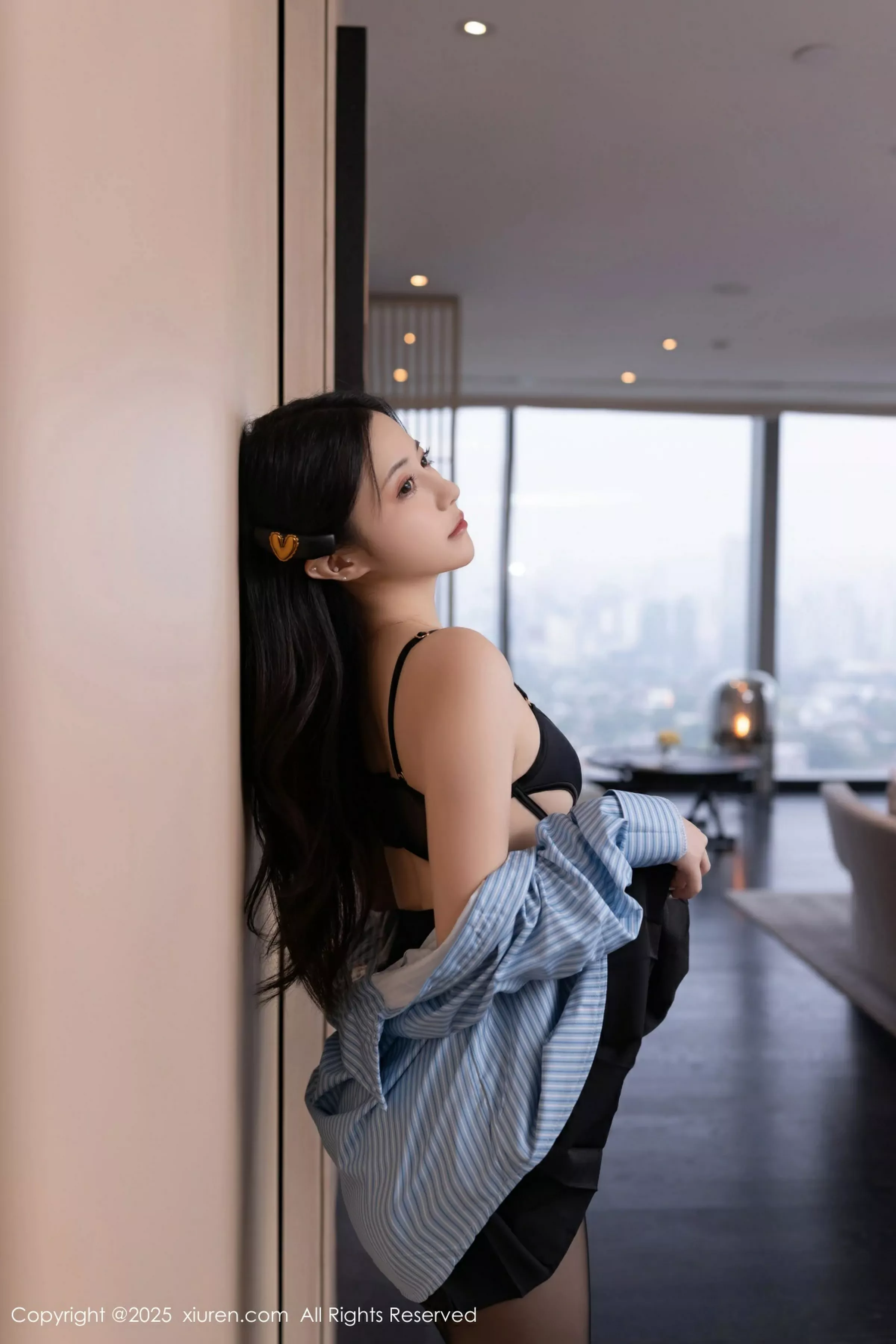 秀人集.com_[XiuRen秀人网]No.10412_模特鱼子酱Fish蓝色T恤配黑短裙露超薄黑丝秀曼妙身材诱惑写真80P