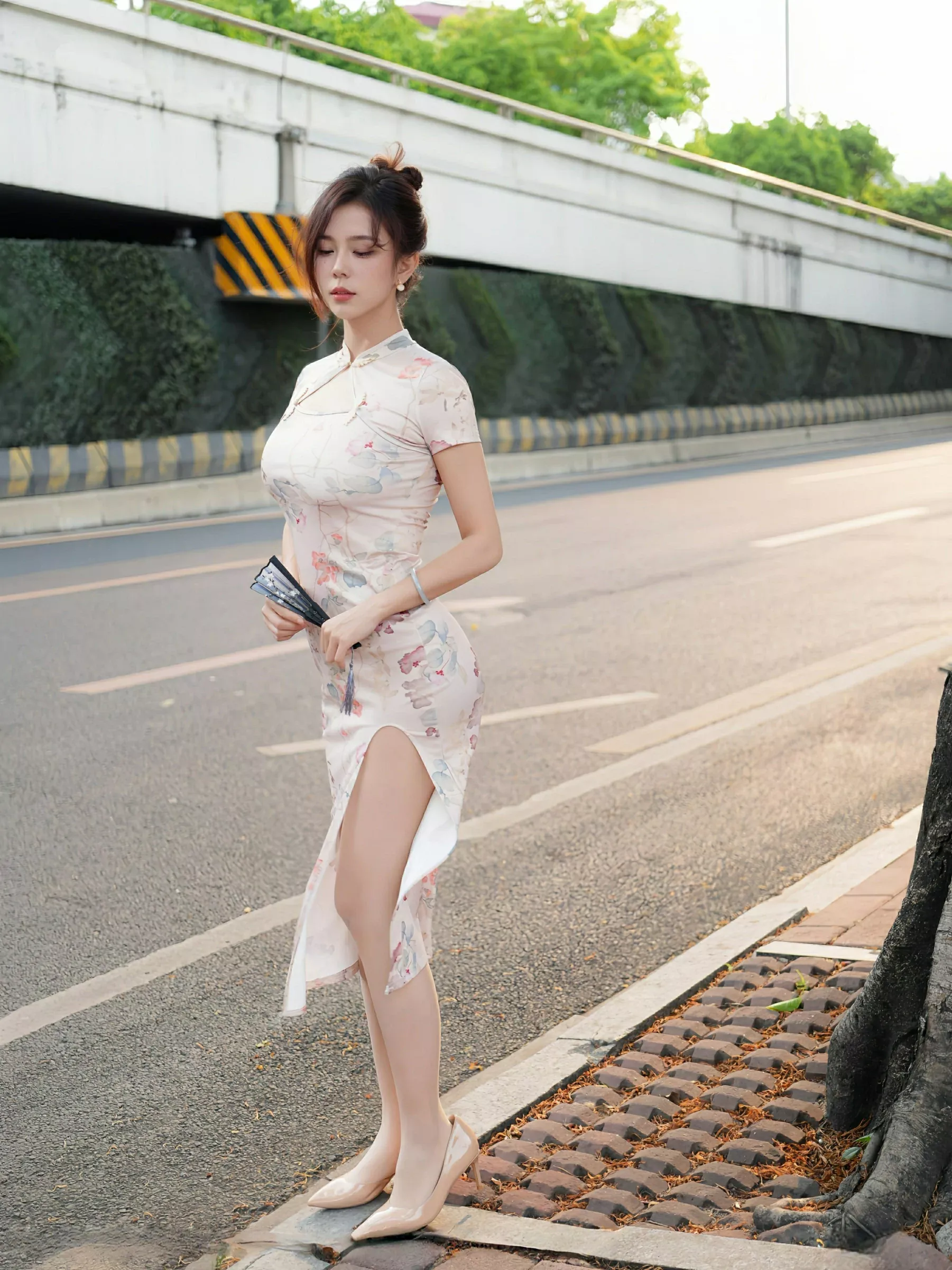 秀人集.com_[XiuRen秀人网]No.10419_模特玫瑰我爱你性感浅色旗袍露金属情趣内衣秀凹凸身材诱惑写真79P