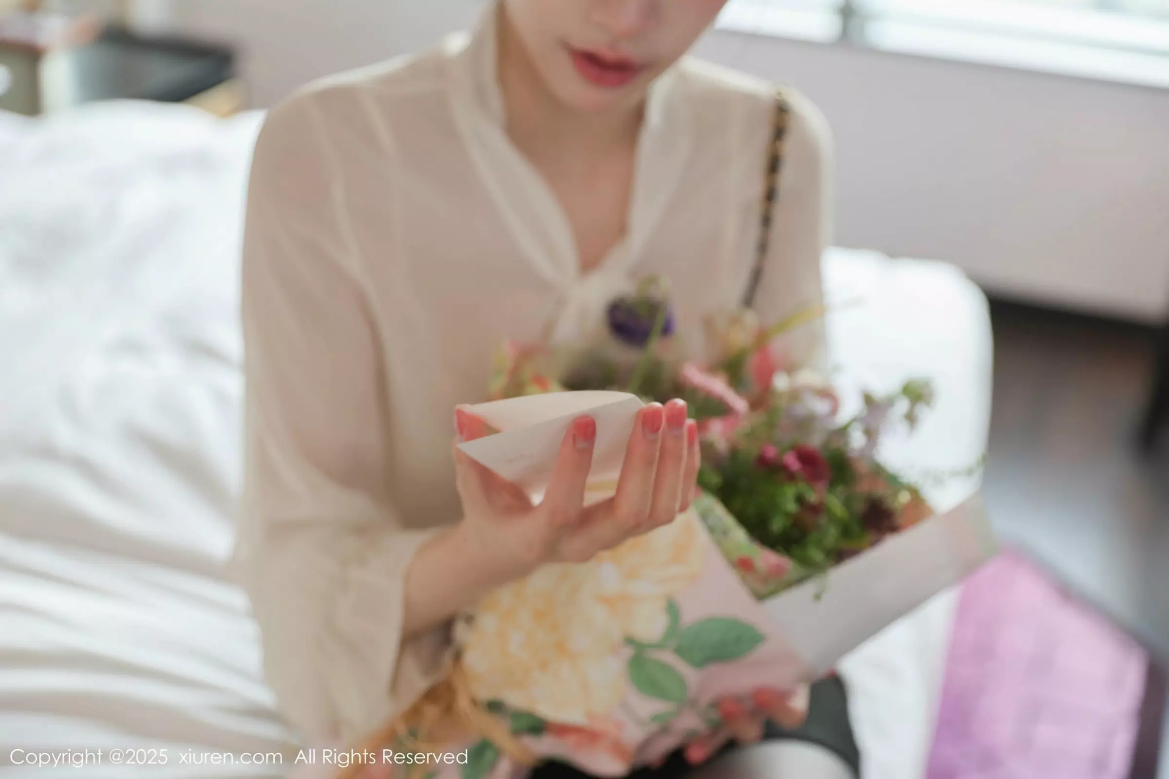 秀人集.com_[XiuRen秀人网]No.10319_模特布丁wow性感白色上衣配黑短裙露超薄黑丝秀美腿诱惑写真80P