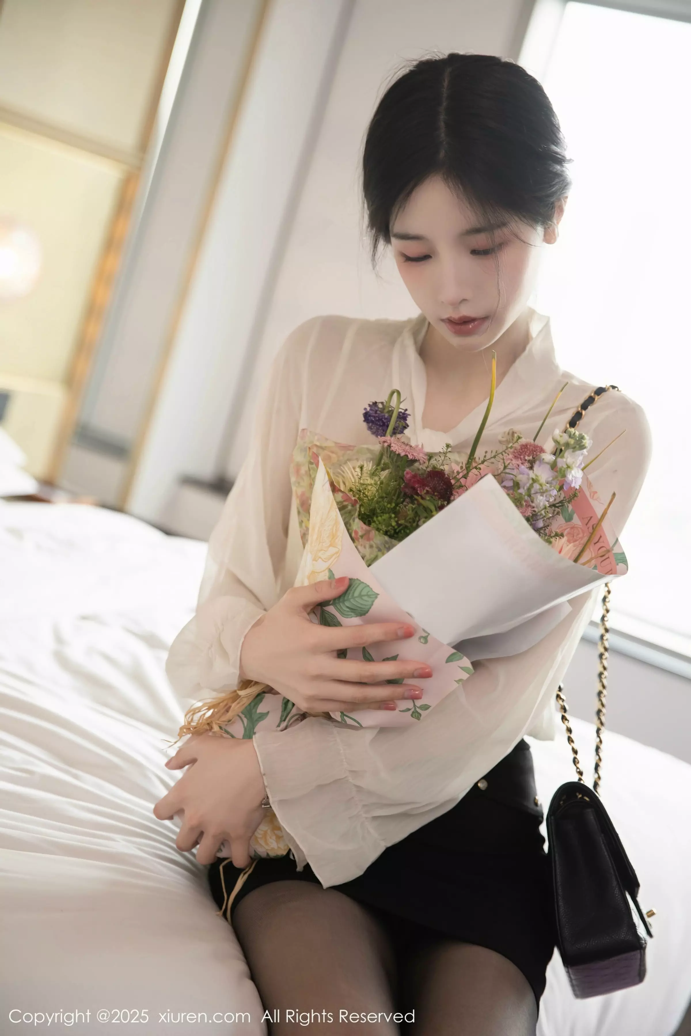 秀人集.com_[XiuRen秀人网]No.10319_模特布丁wow性感白色上衣配黑短裙露超薄黑丝秀美腿诱惑写真80P