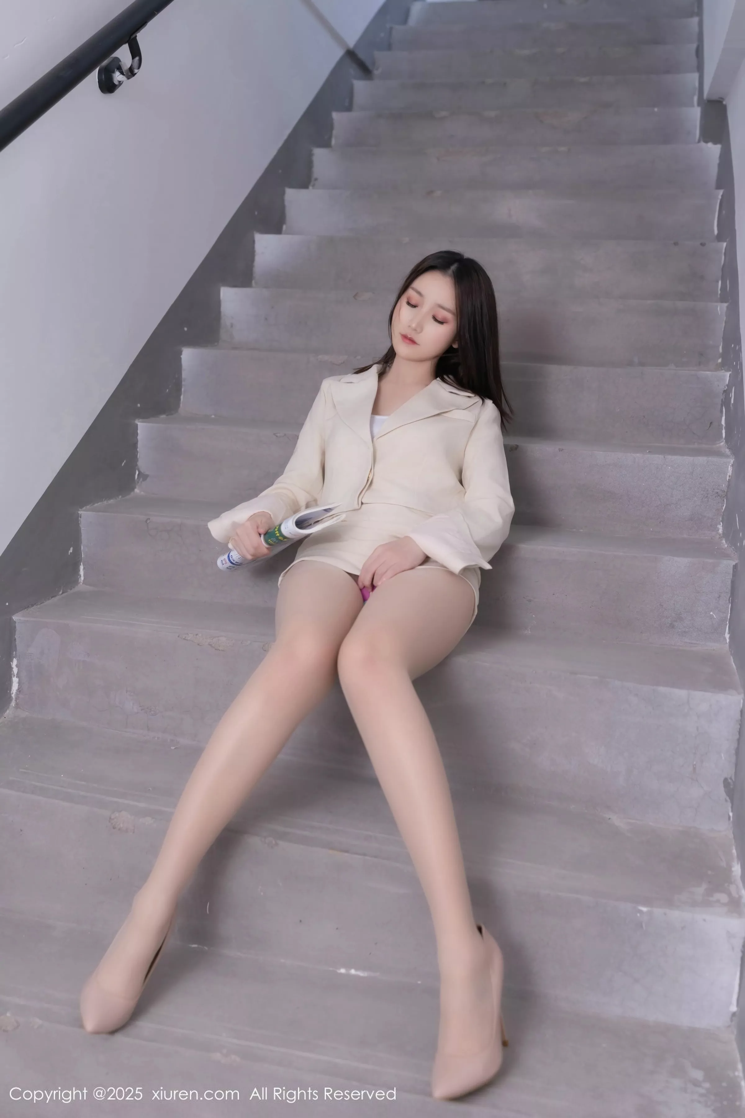 秀人集.com_[XiuRen秀人网]No.10428_模特杏子Yada性感浅色短裙露超薄肉丝秀曼妙身姿迷人诱惑写真60P