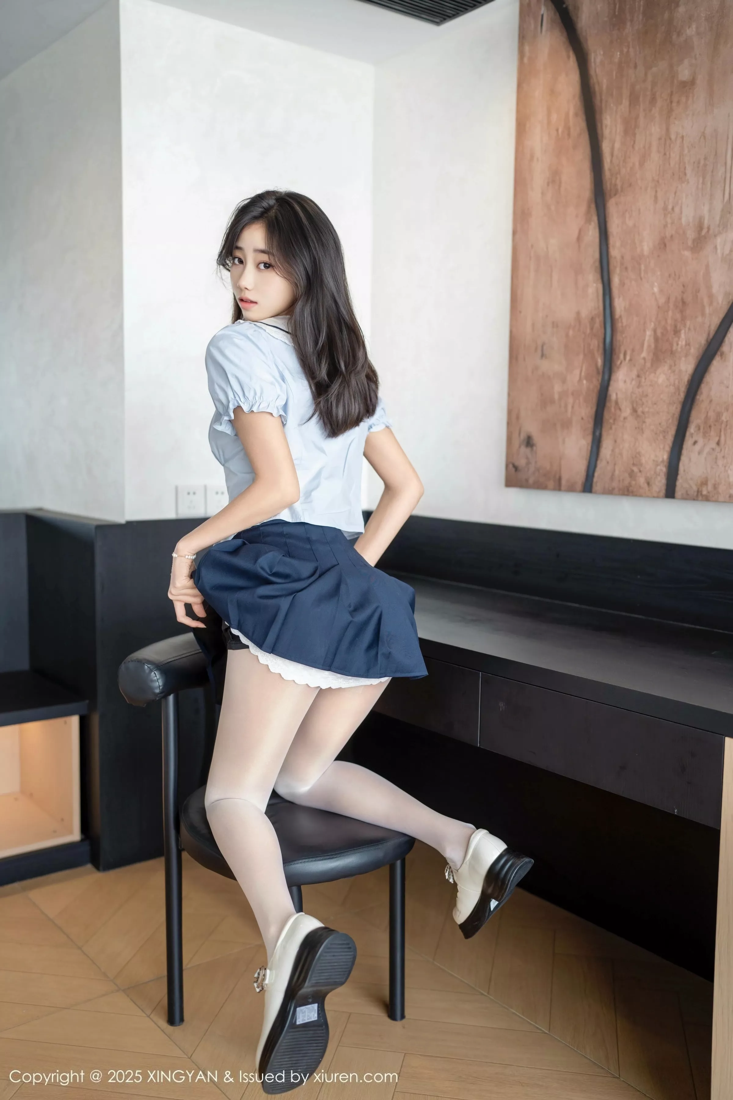 秀人集.com_[XINGYAN星颜社]VOL.360_模特时安安性感深色短裙配超薄无内白丝秀柔美身姿诱惑写真81P