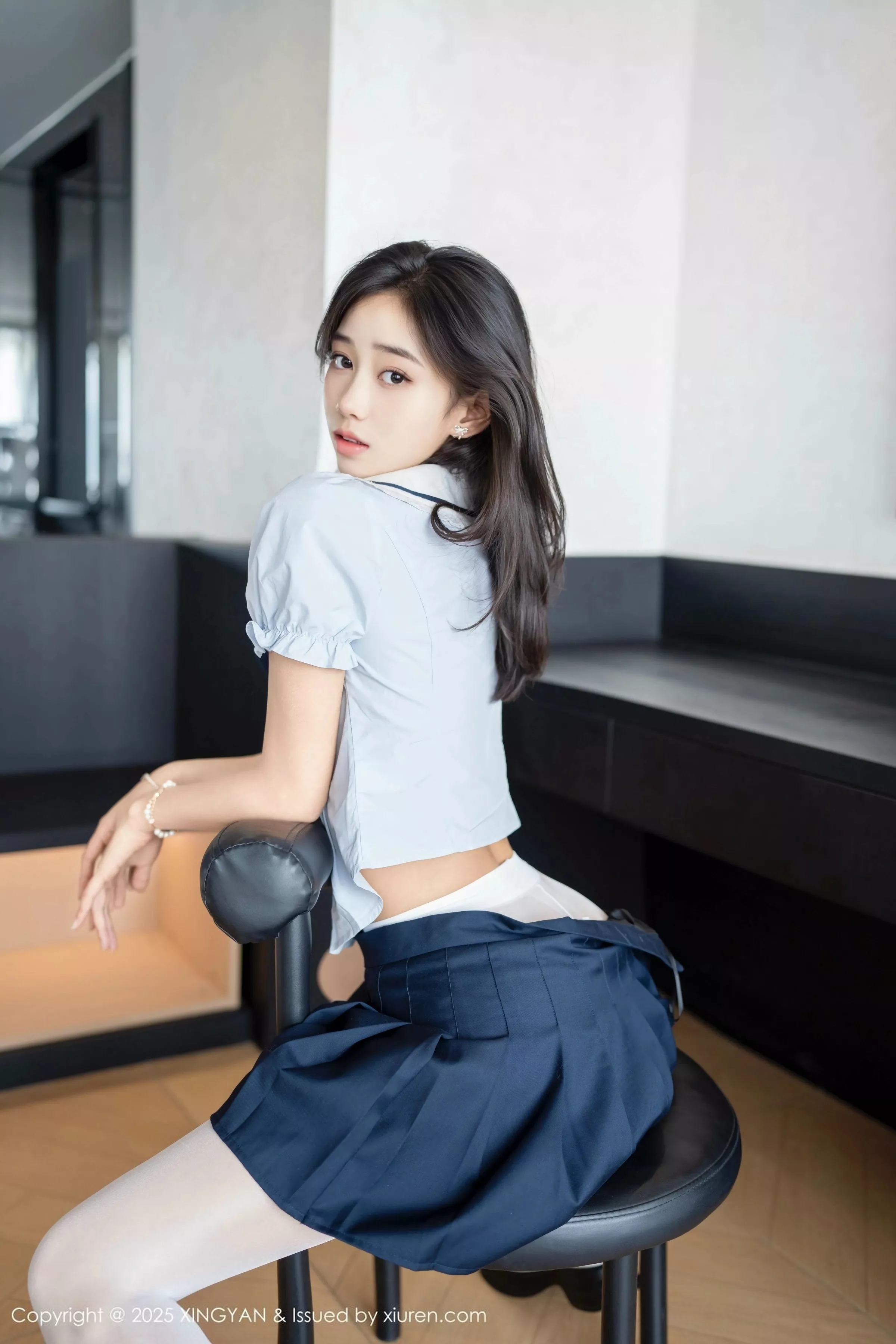 秀人集.com_[XINGYAN星颜社]VOL.360_模特时安安性感深色短裙配超薄无内白丝秀柔美身姿诱惑写真81P