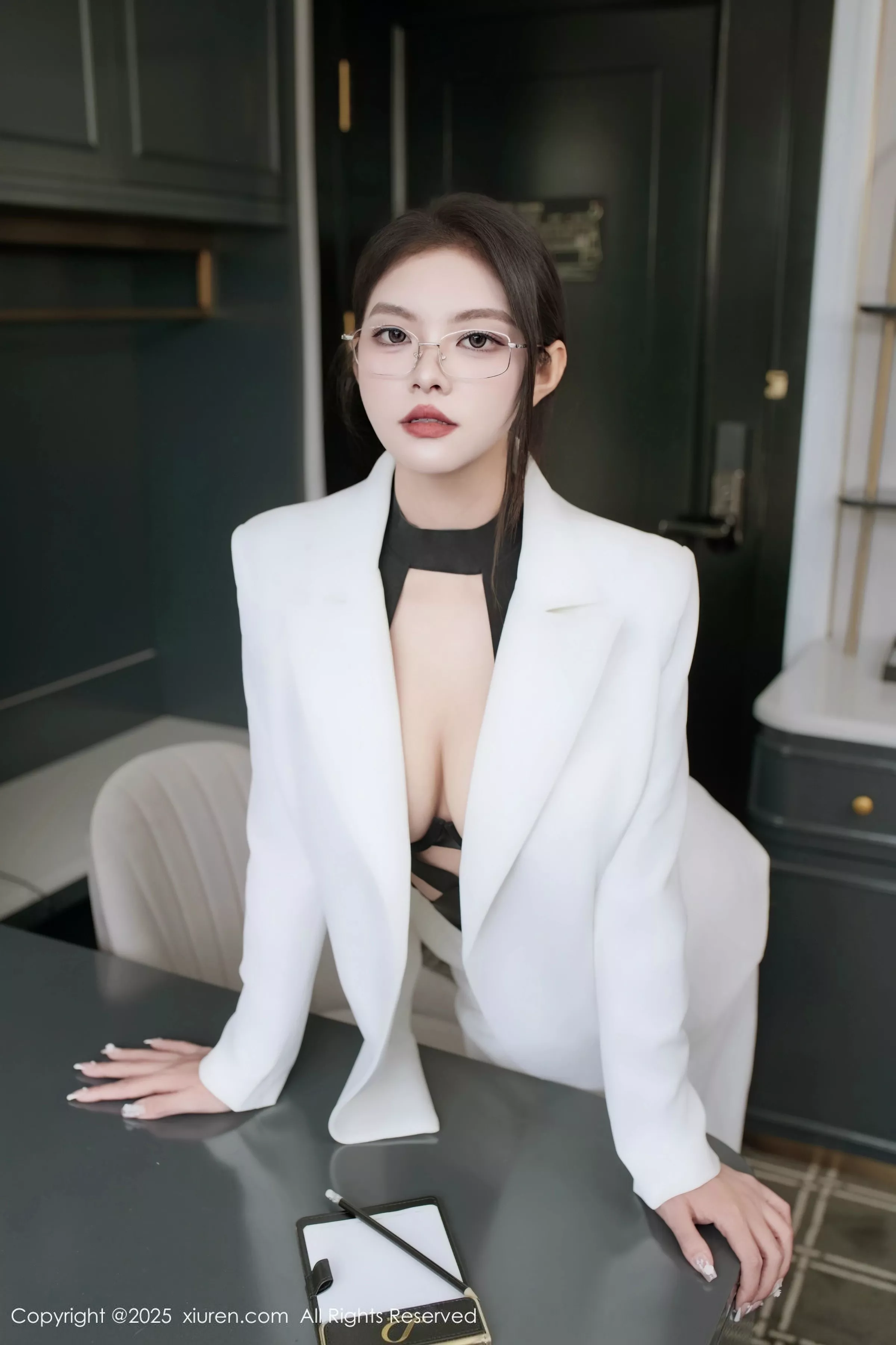 秀人集.com_[XiuRen秀人网]No.10464_新人模特冬安白色西服露黑色情趣内衣配黑丝袜秀丰满身材诱惑写真94P