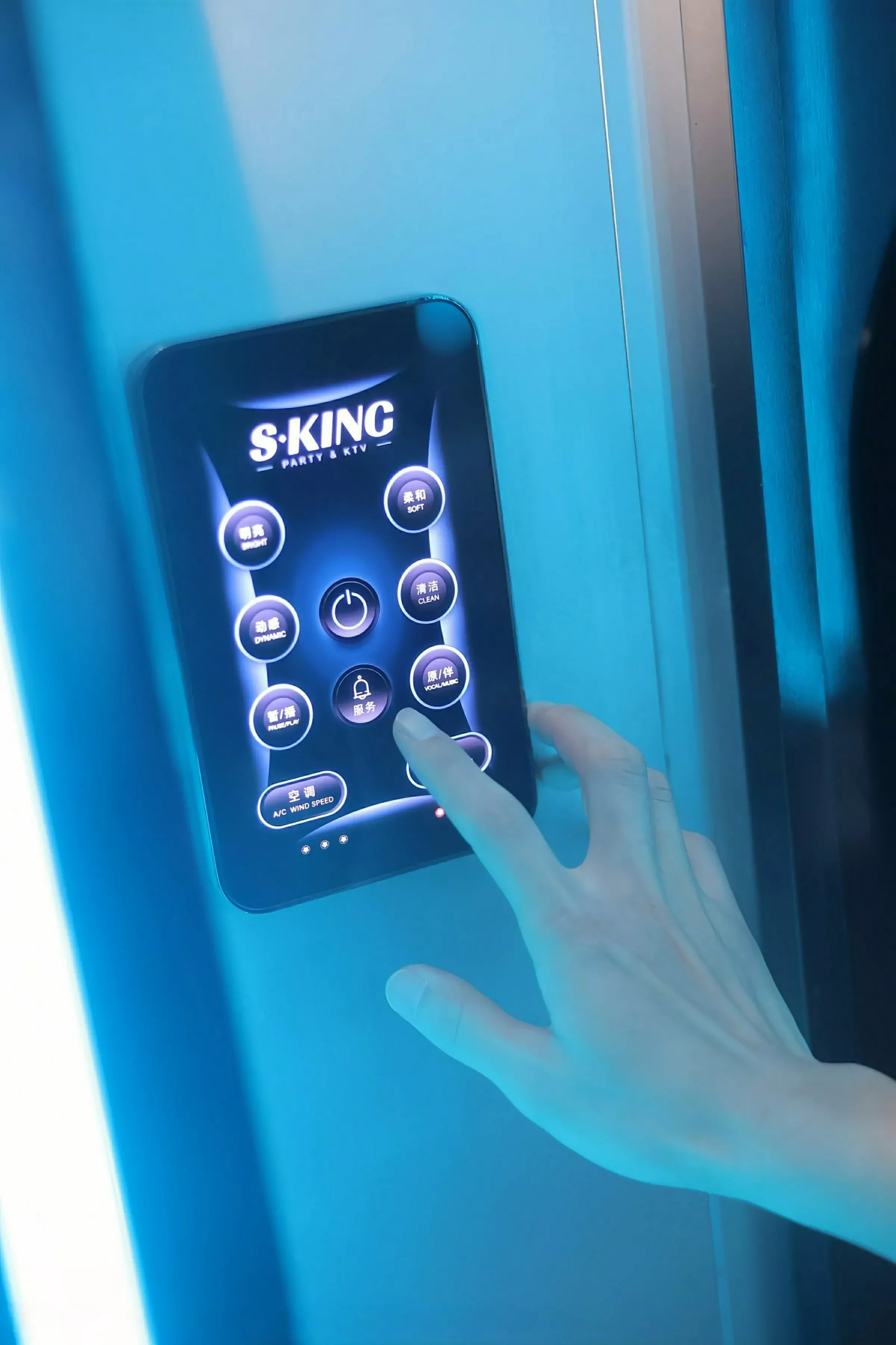 秀人集.com_[XiuRen秀人网]No.10470_模特小肉肉咪私房性感白色蕾丝内衣配白丝袜秀凹凸身材诱惑写真76P