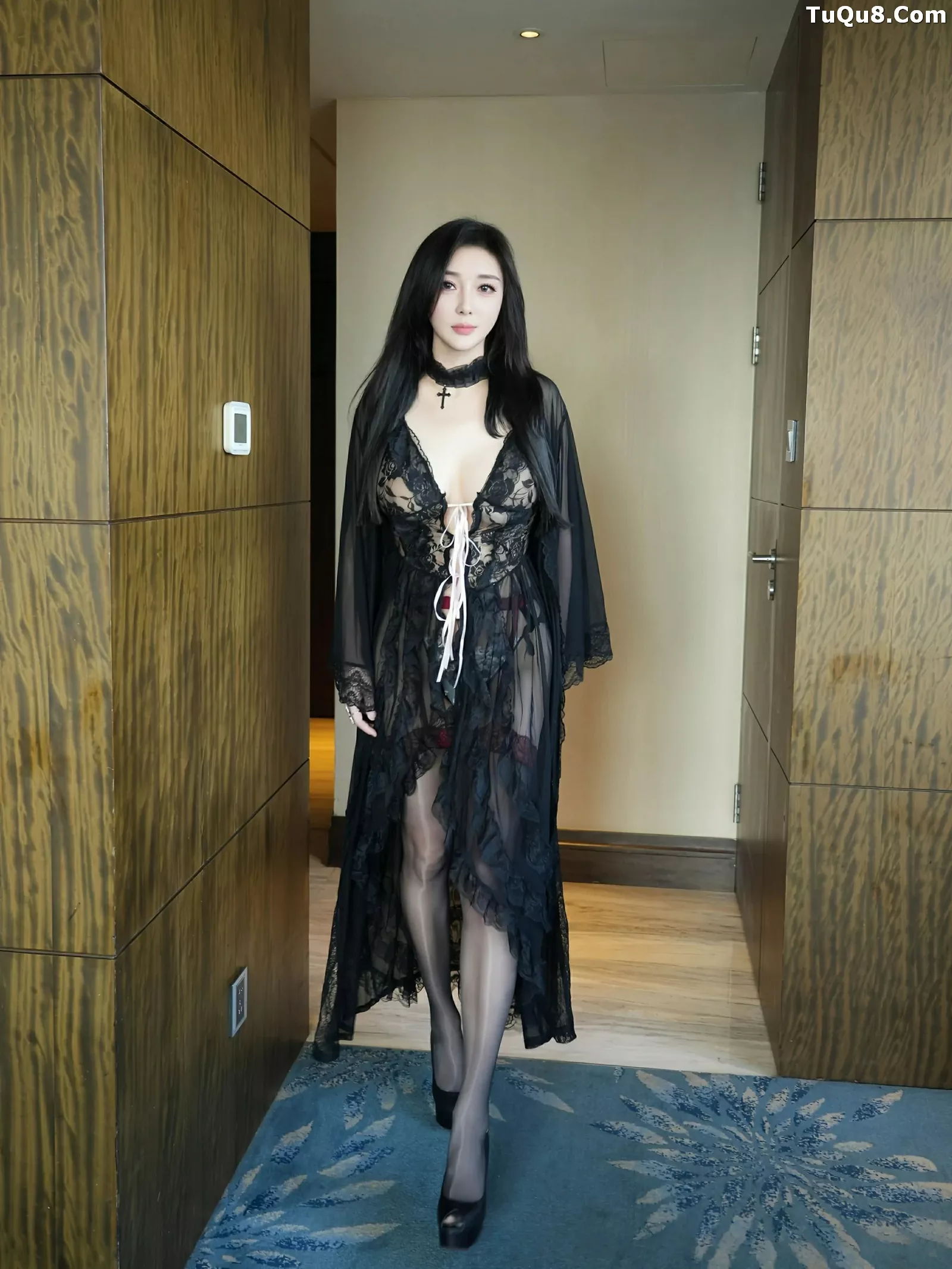 秀人集.com_[XiuRen秀人网]No.10490_模特苏一诺性感黑色睡袍露蕾丝内衣配黑丝袜秀丰满身材诱惑写真80P