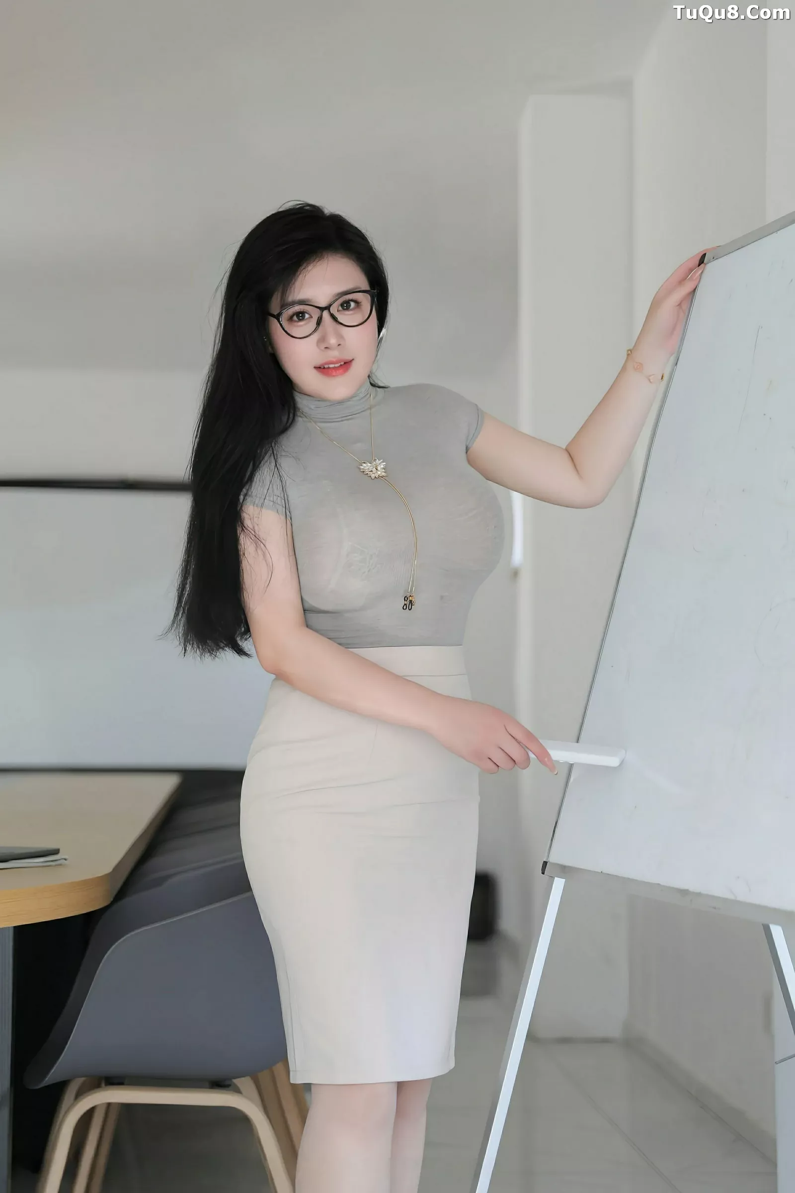 秀人集.com_[XiuRen秀人网]No.10488_模特王婉悠Queen性感灰色OL服饰配超薄肉丝秀丰腴身姿诱惑写真80P