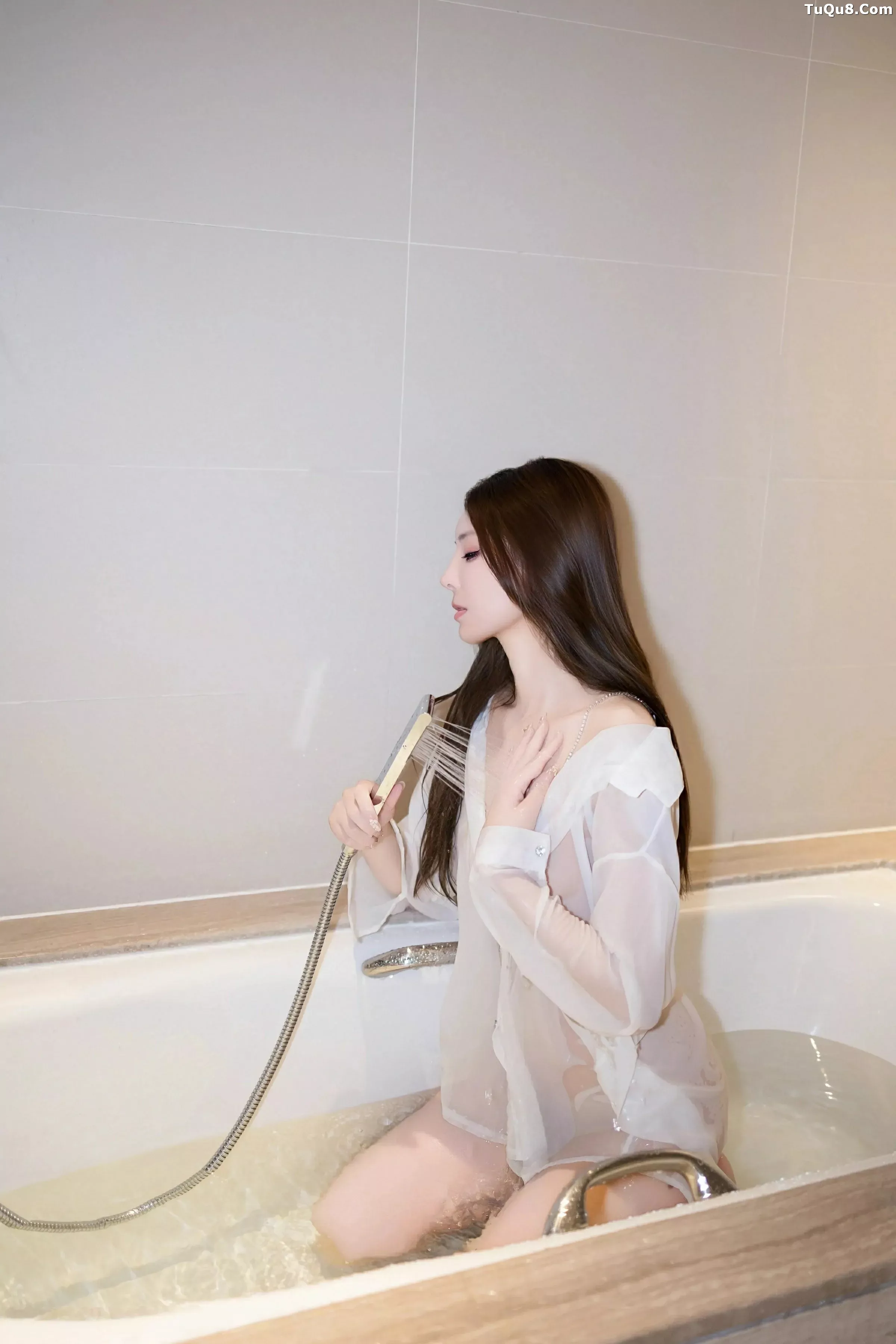 秀人集.com_[XiuRen秀人网]No.10502_模特悦兮浴室场景性感白T衬衫配超薄肉丝湿身秀惹火身材诱惑写真68P