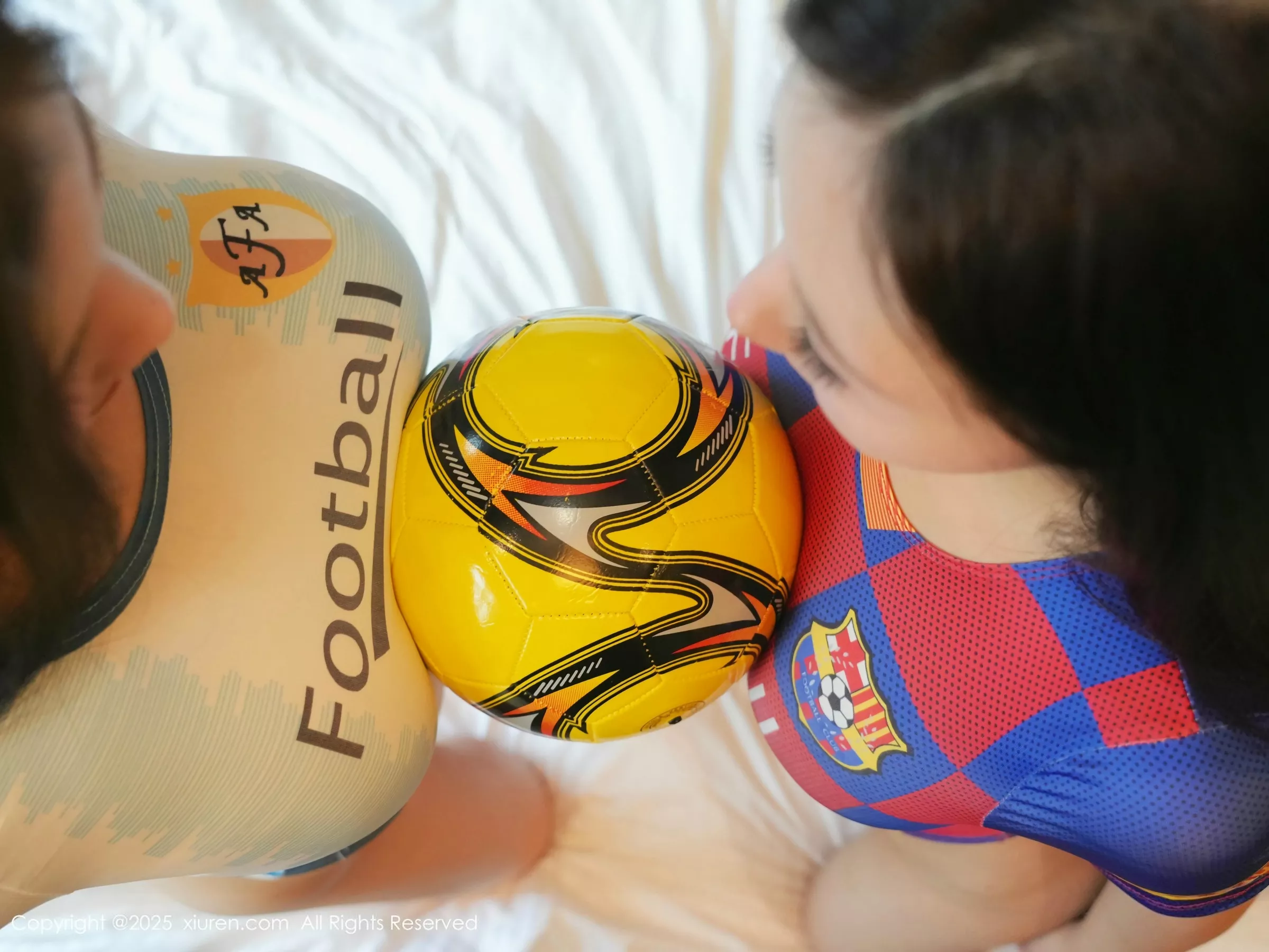 秀人集.com_[XiuRen秀人网]No.10447_模特金允希Yuki性感姐妹花足球宝贝装扮秀丰满身材迷人诱惑写真80P