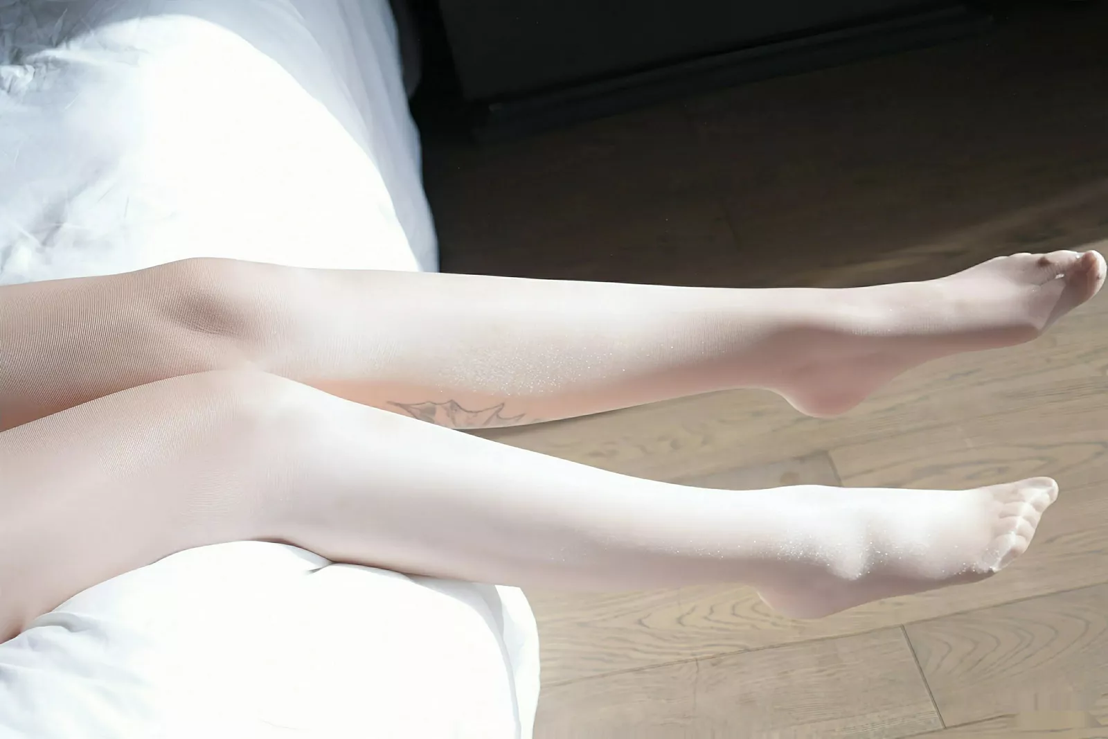 秀人集.com_[XiuRen秀人网]No.10587_女神妲己_Toxic性感彩色镂空情趣服饰配超薄肉丝秀翘臀诱惑写真70P