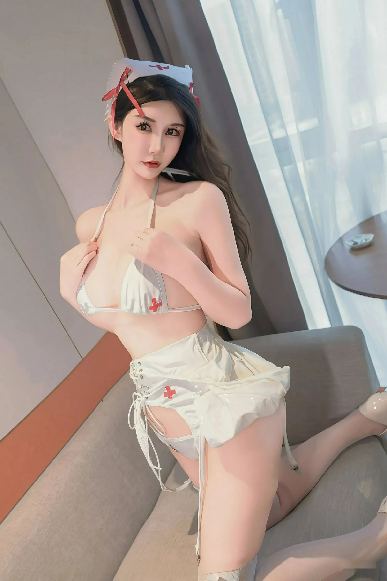 秀人集.com_[XiuRen秀人网]No.10565_模特艺艺yiyi性感白色漆皮护士服配白丝袜秀曼妙身姿撩人诱惑写真88P