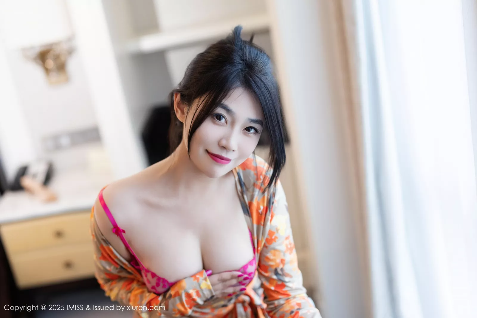 秀人集.com_[IMISS爱蜜社]Vol.796_女神许诺Sabrina连衣短裙露红色内衣配超薄肉丝秀美腿诱惑写真98P