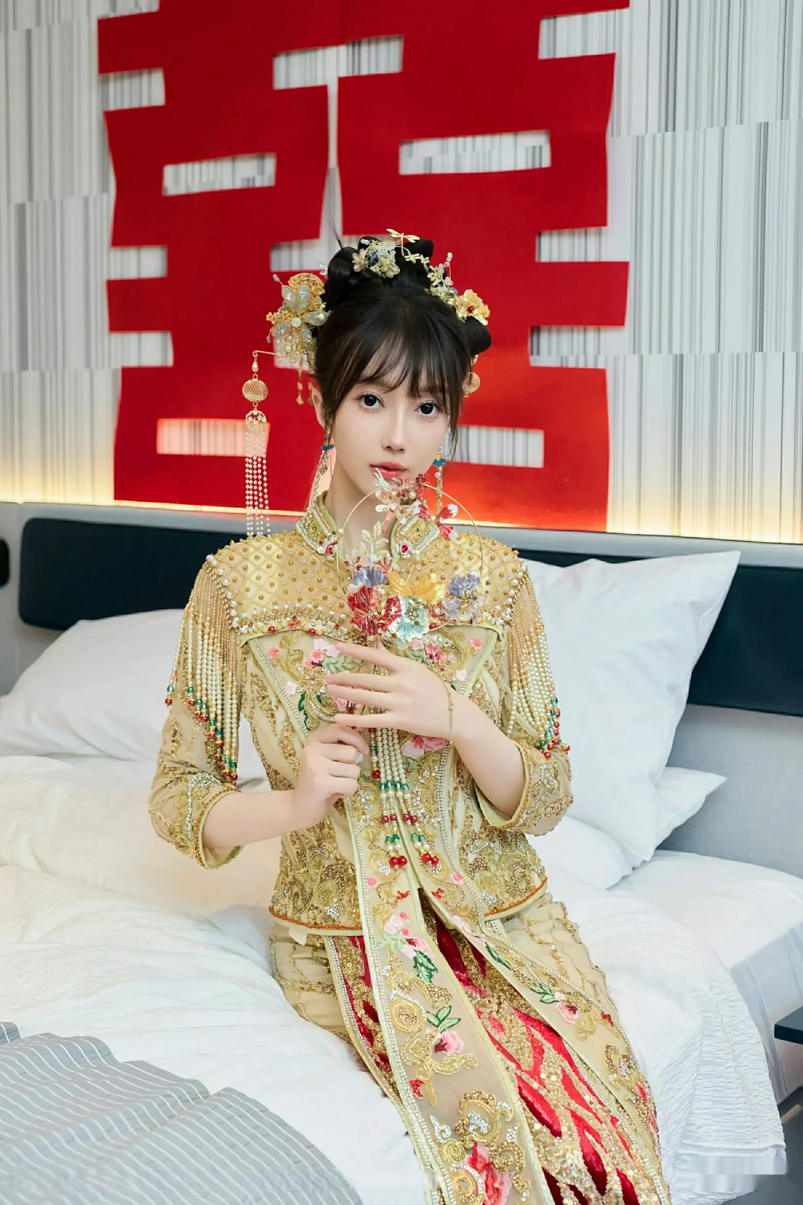 秀人集.com_[XiuRen秀人网]No.10567_模特玥儿玥er性感红色蕾丝内衣配超薄肉丝秀完美身材诱惑写真72P