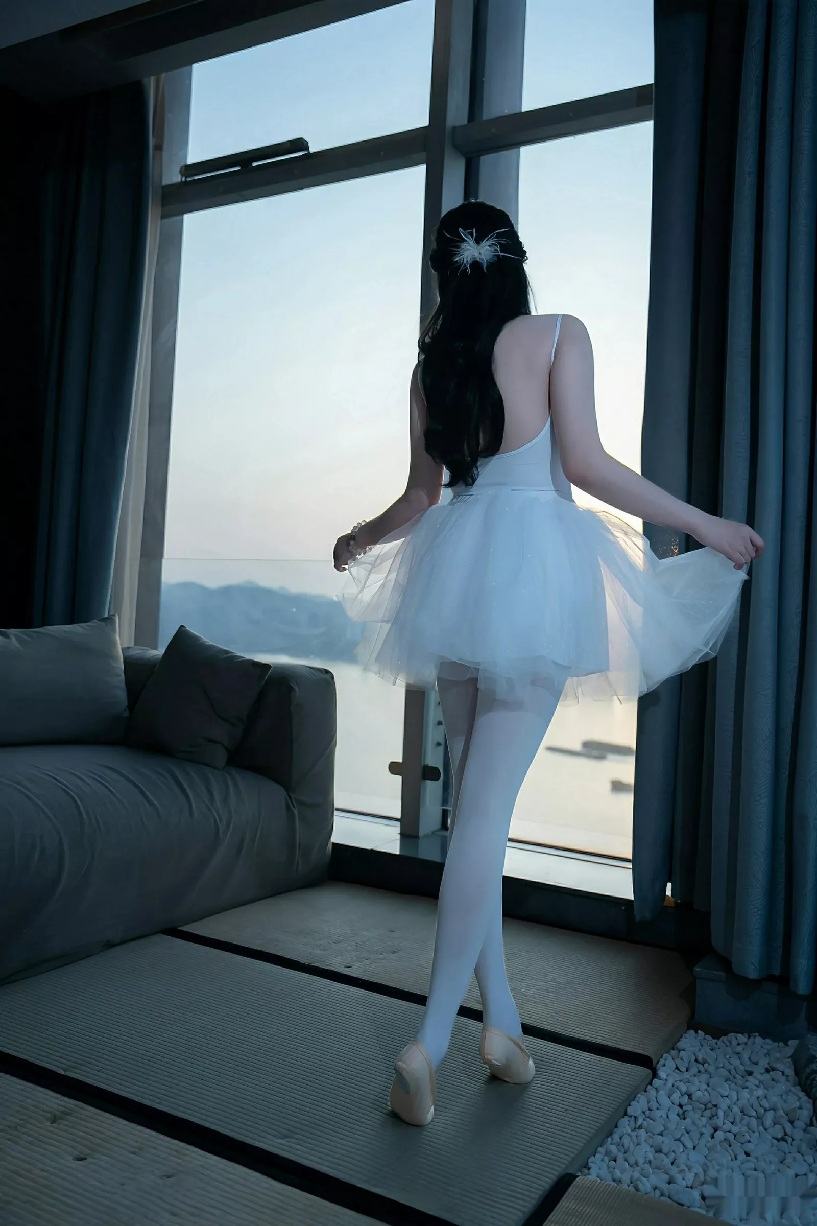 秀人集.com_[XiuRen秀人网]No.10575_模特软情性感白色芭蕾短裙配白色丝袜秀曼妙身姿完美诱惑写真78P