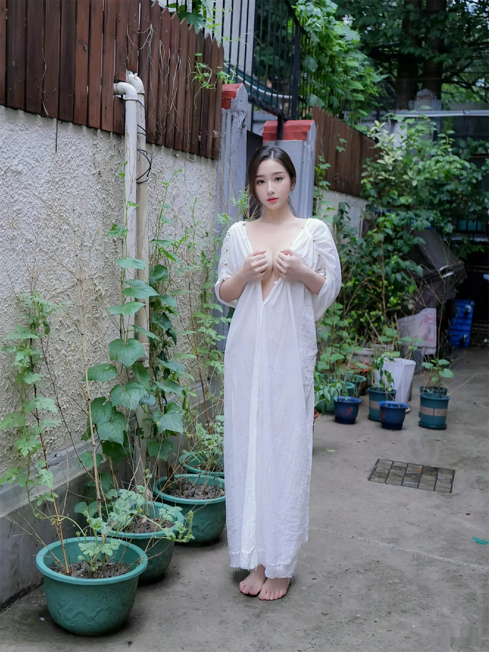 秀人集.com_[XiuRen秀人网]No.10603_模特楠芝性感白色长袍半脱露白色丁字裤秀惹火身材撩人诱惑写真77P