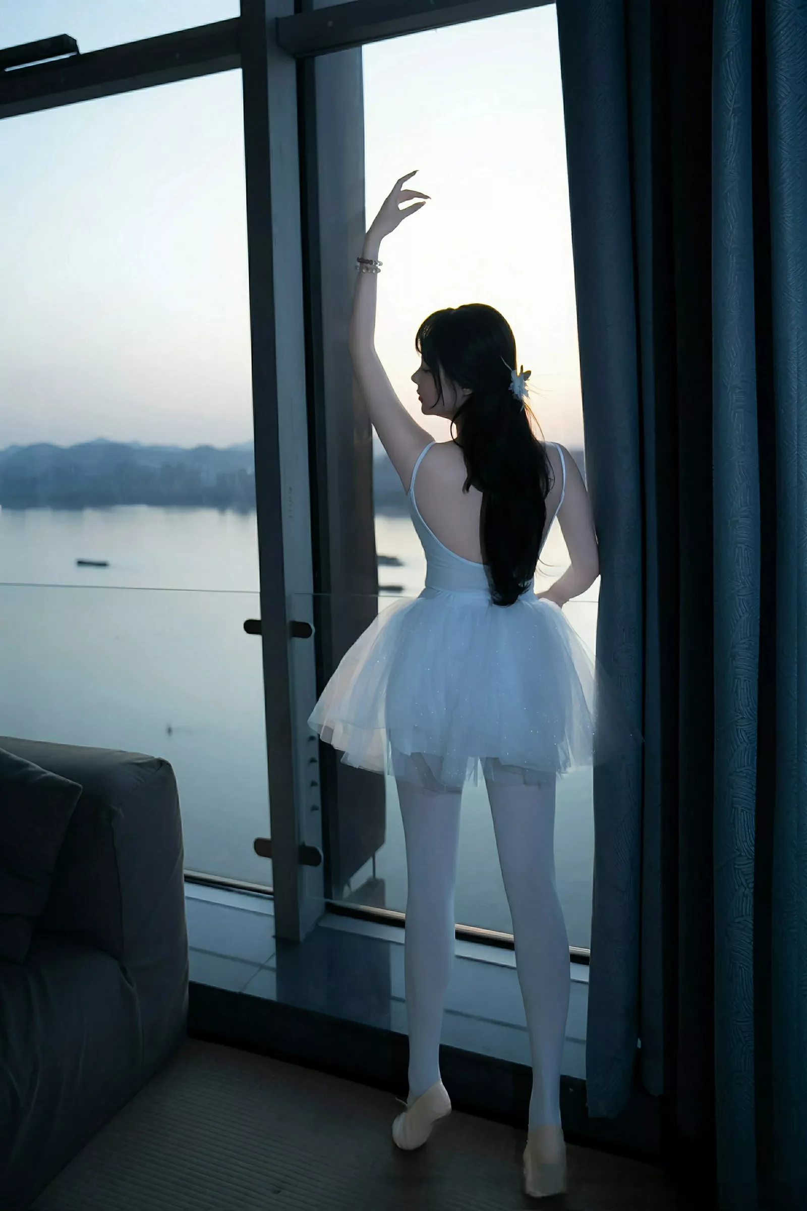 秀人集.com_[XiuRen秀人网]No.10575_模特软情性感白色芭蕾短裙配白色丝袜秀曼妙身姿完美诱惑写真78P