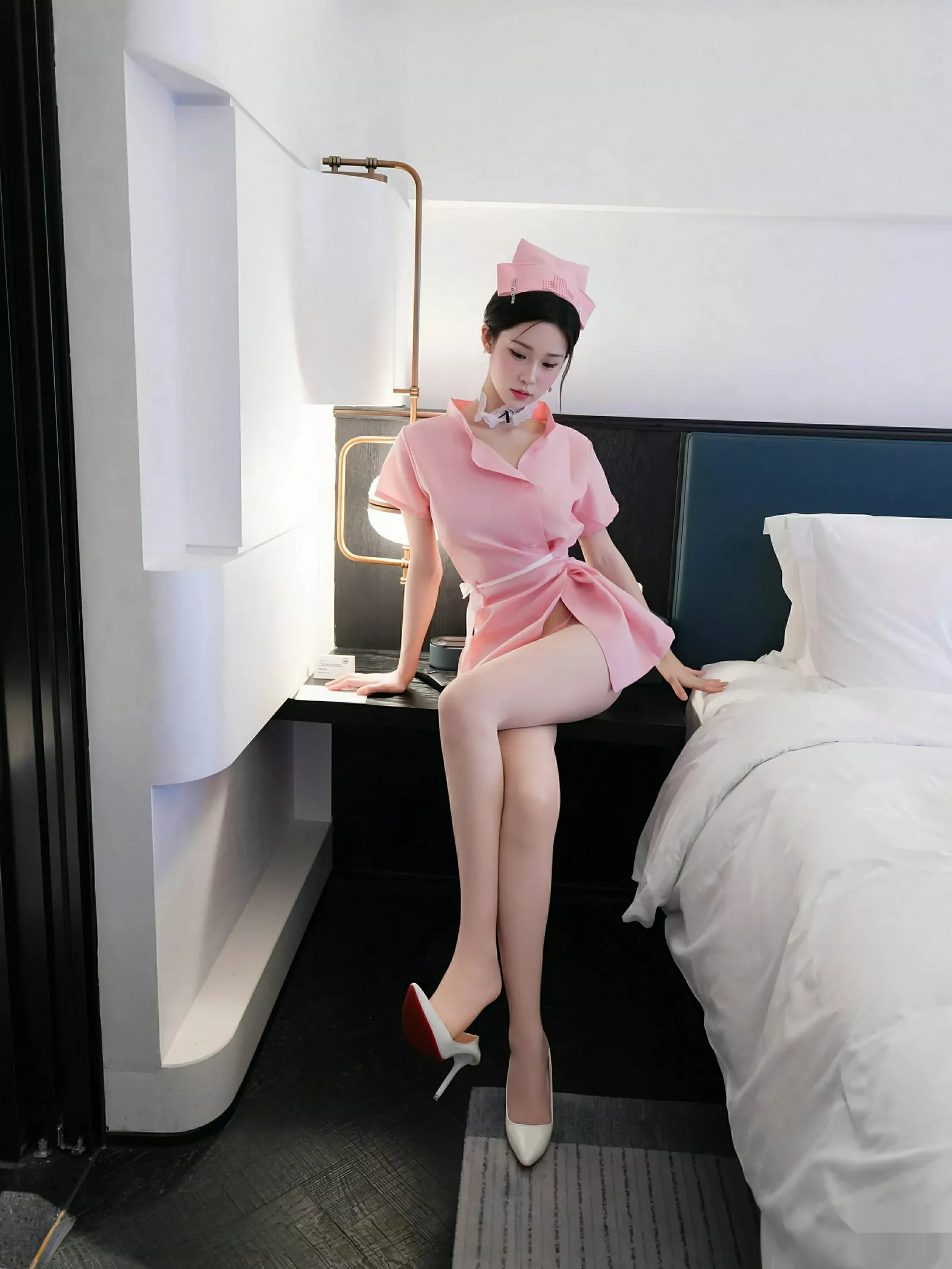 秀人集.com_[XiuRen秀人网]No.10581_模特奶芙酱-EVA性感粉色护士制服配超薄肉丝秀曼妙身姿诱惑写真69P