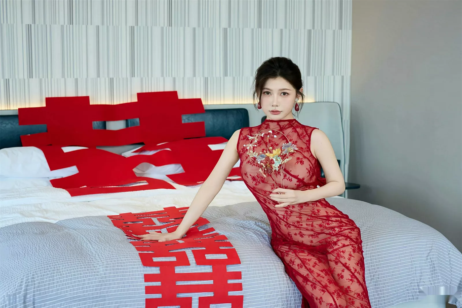 秀人集.com_[XiuRen秀人网]No.10578_模特尹甜甜性感红色新娘晨袍配肉色丝袜秀完美身材迷人诱惑写真69P