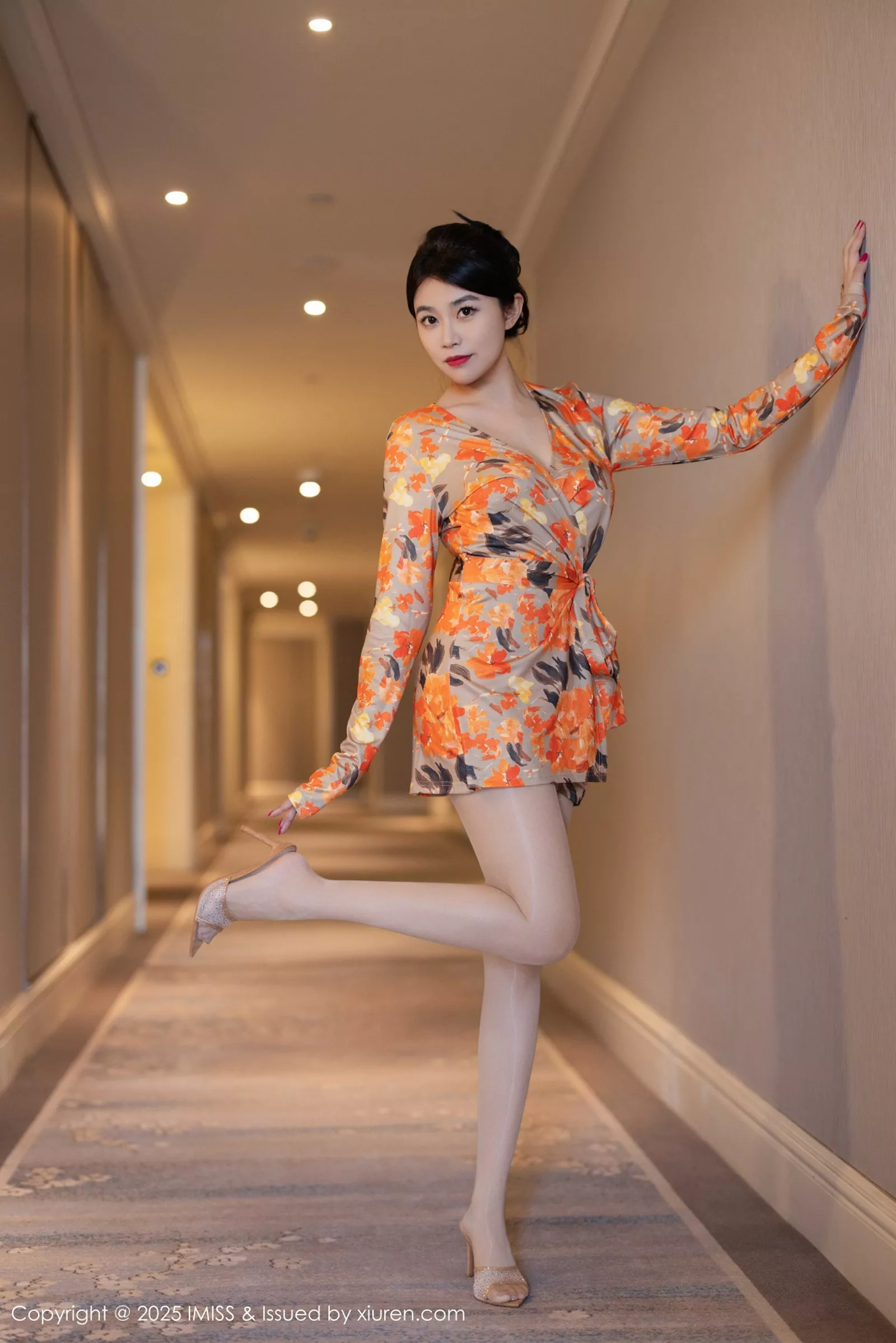 秀人集.com_[IMISS爱蜜社]Vol.796_女神许诺Sabrina连衣短裙露红色内衣配超薄肉丝秀美腿诱惑写真98P