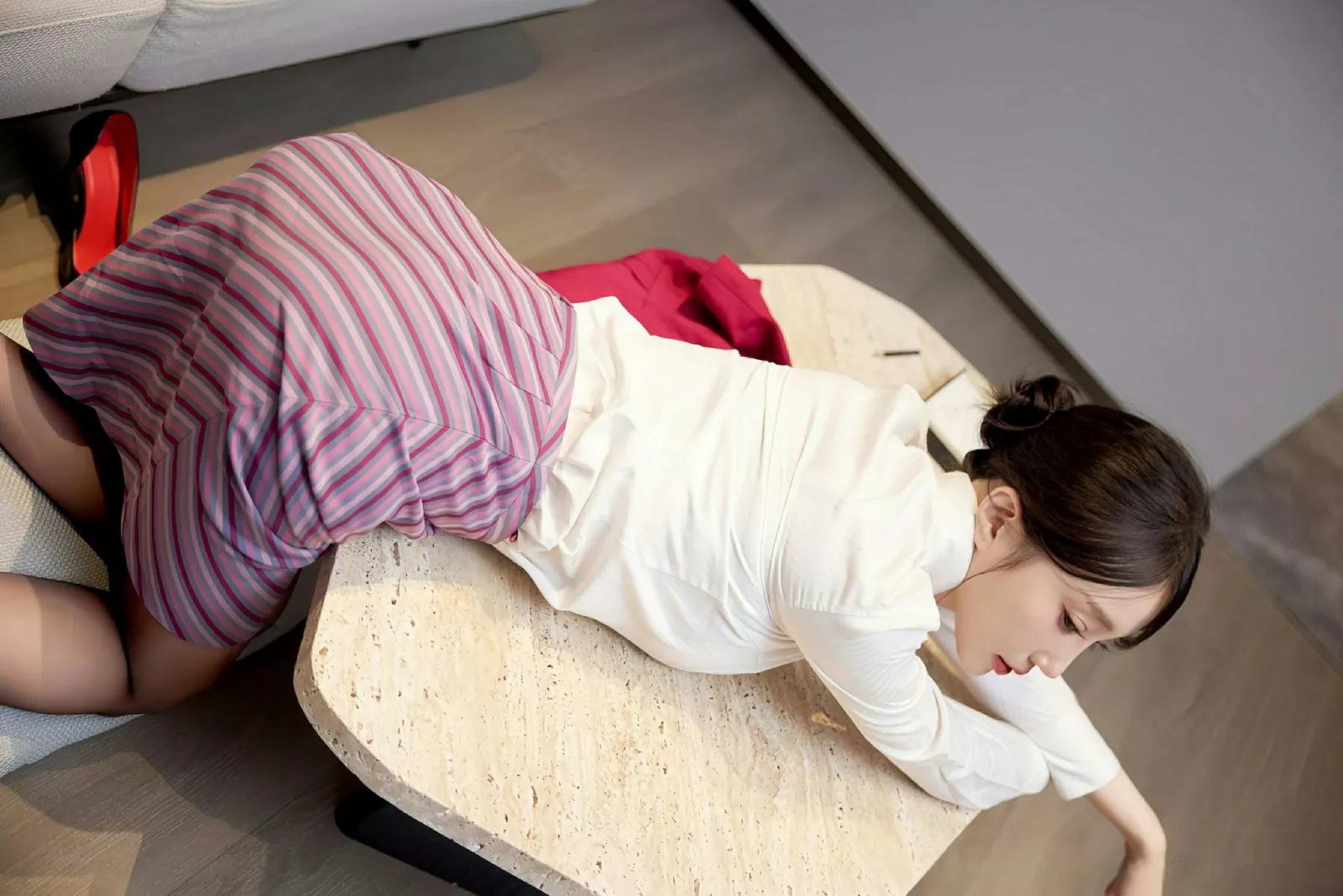 秀人集.com_[XiuRen秀人网]No.10620_模特玥儿玥er性感空姐制服配超薄黑丝秀曼妙身姿迷人诱惑写真70P