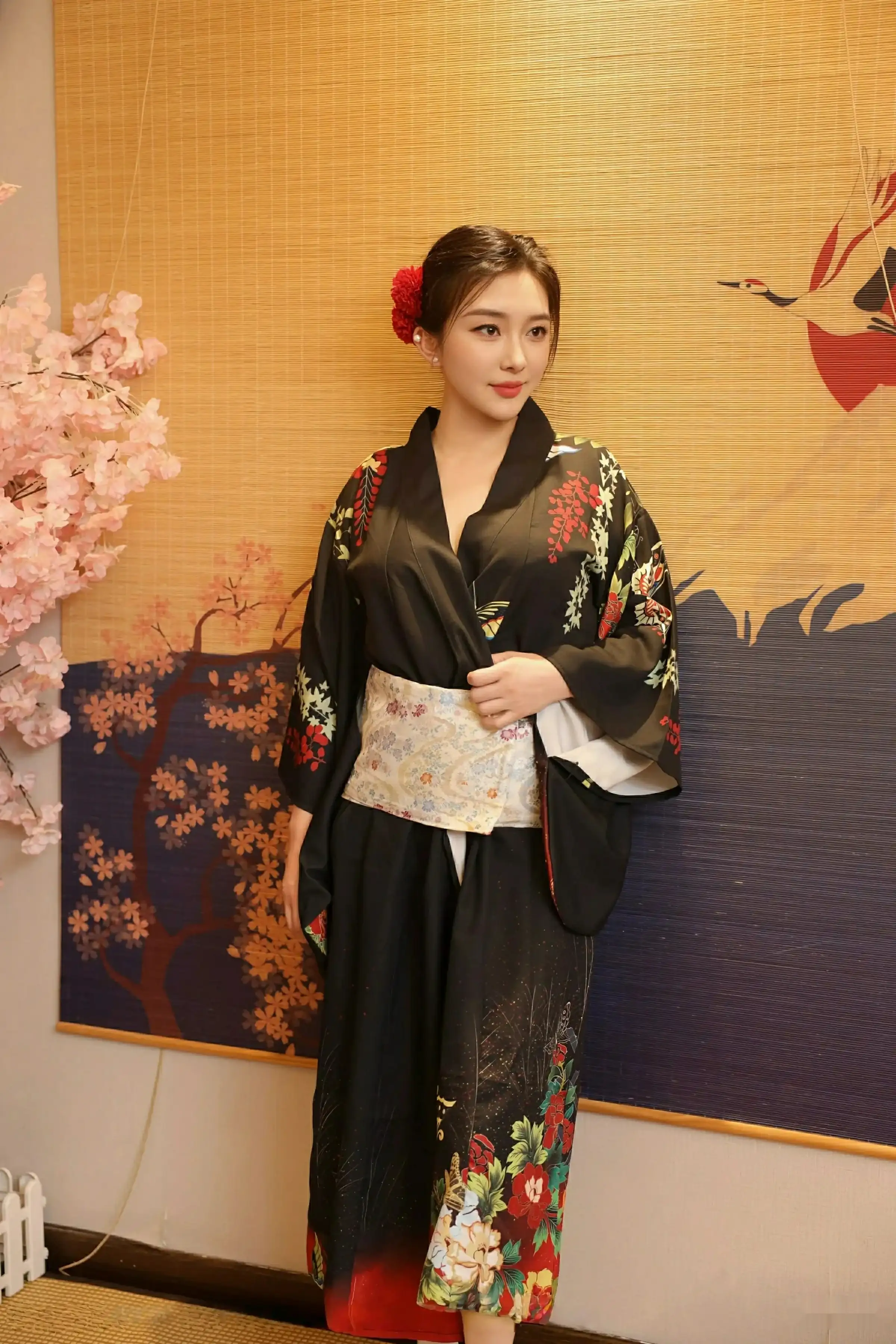 秀人集.com_[XiuRen秀人网]No.10627_模特苏一诺性感日系黑色服饰露红色内衣秀曼妙身材迷人诱惑写真80P