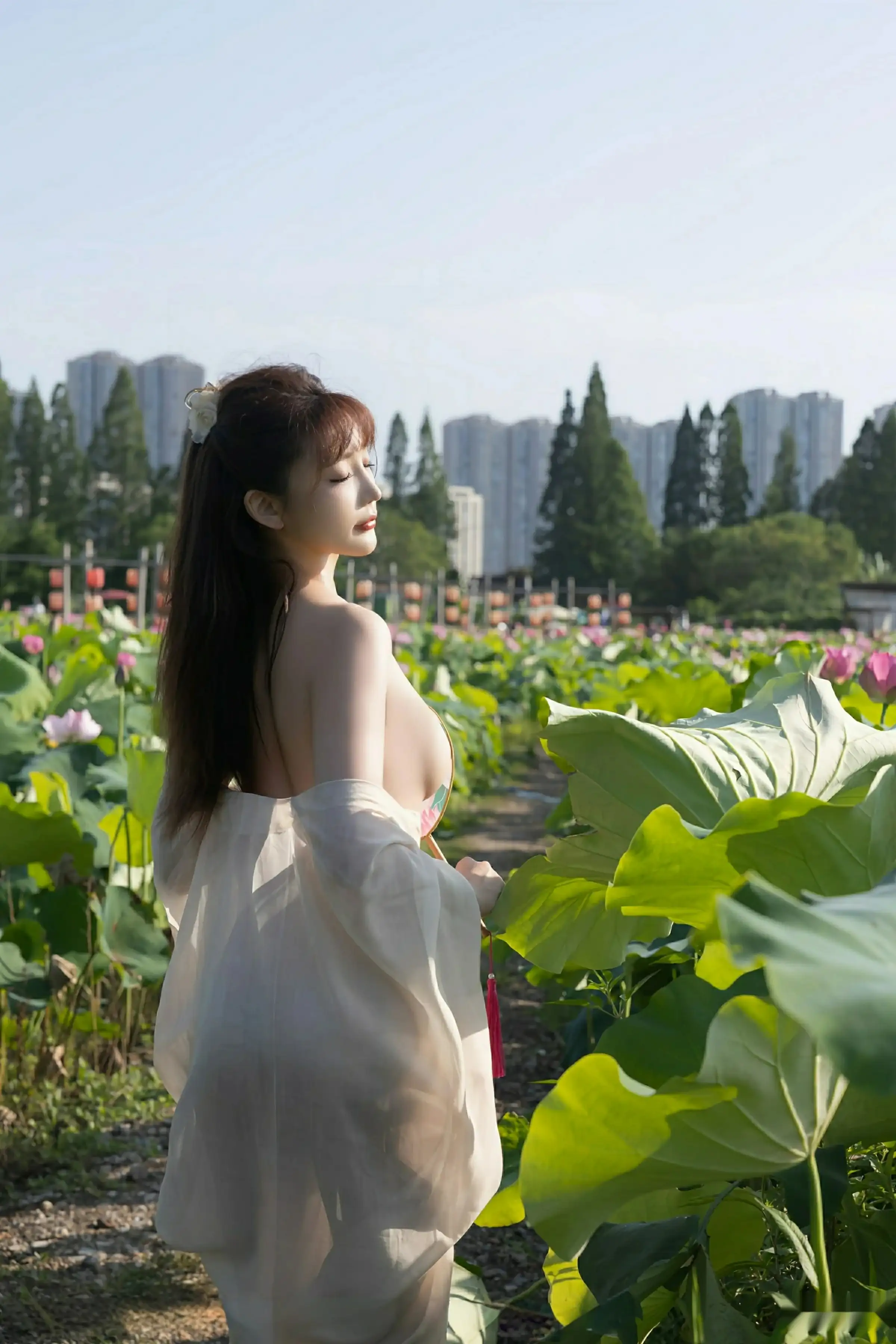 秀人集.com_[XiuRen秀人网]No.10630_模特陆萱萱户外性感浅色薄纱服饰配超薄肉丝秀柔美身姿诱惑写真76P