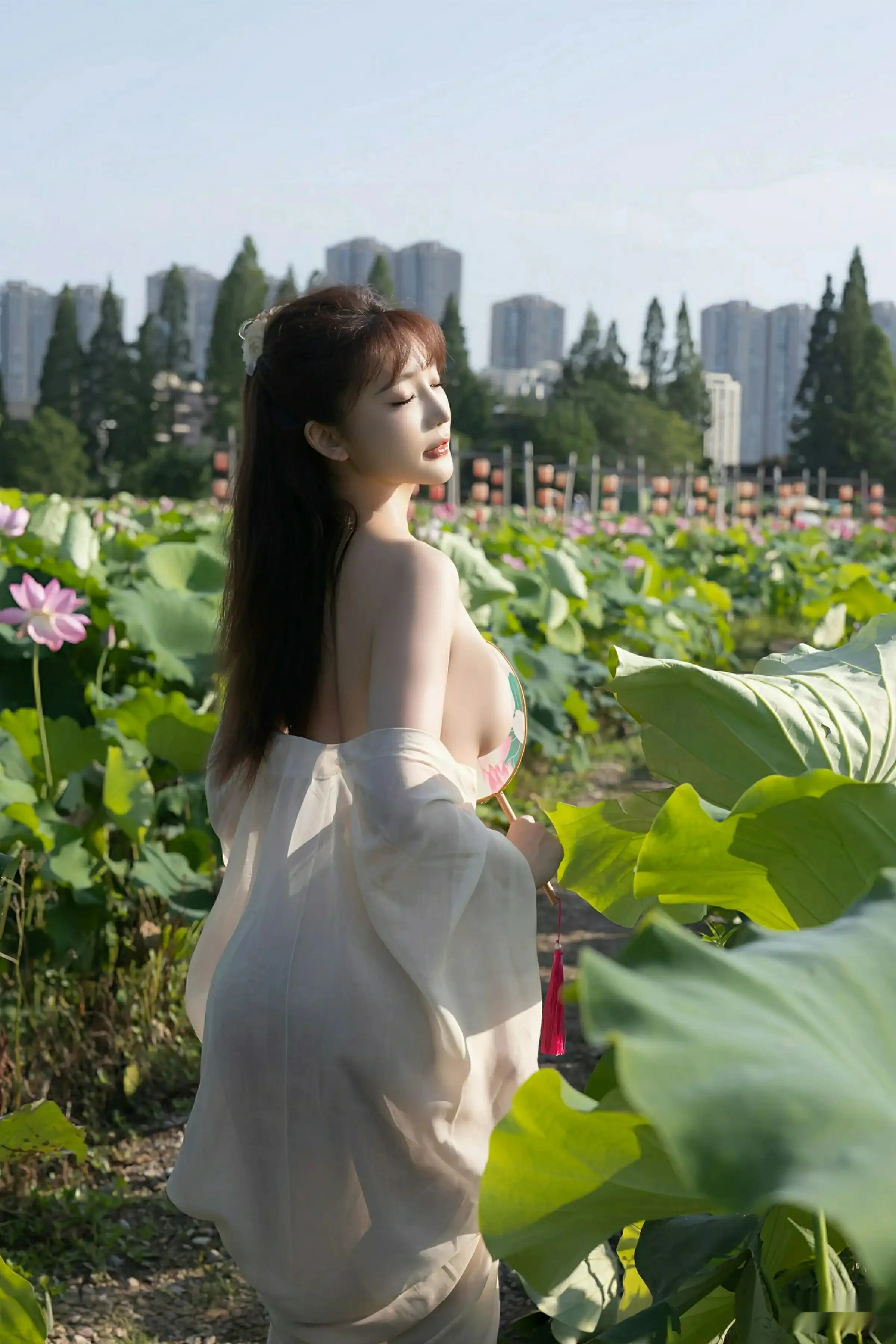 秀人集.com_[XiuRen秀人网]No.10630_模特陆萱萱户外性感浅色薄纱服饰配超薄肉丝秀柔美身姿诱惑写真76P