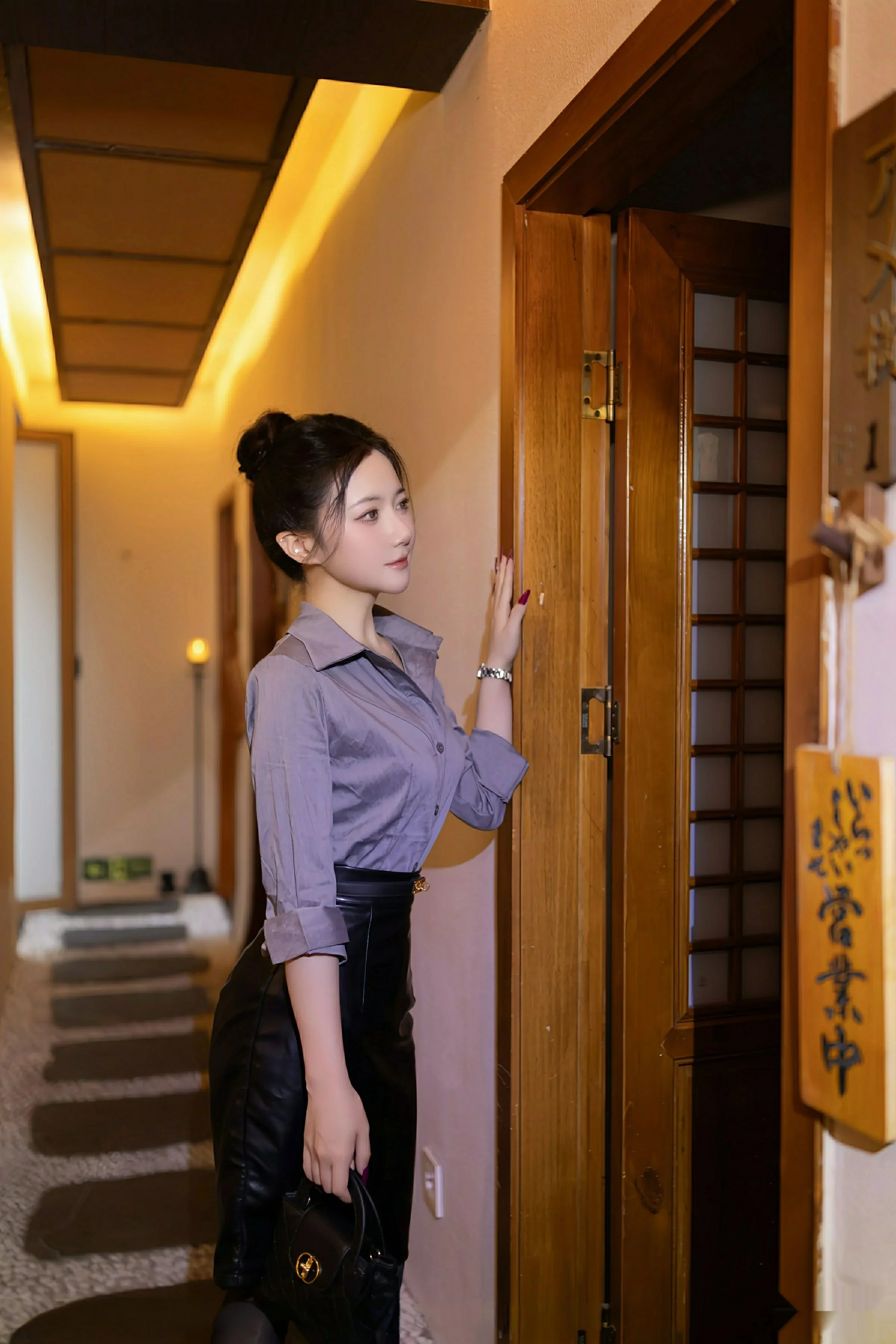 秀人集.com_[XiuRen秀人网]No.10635_模特鱼子酱Fish性感灰色衬衫露黑色内衣秀曼妙身姿完美诱惑写真79P