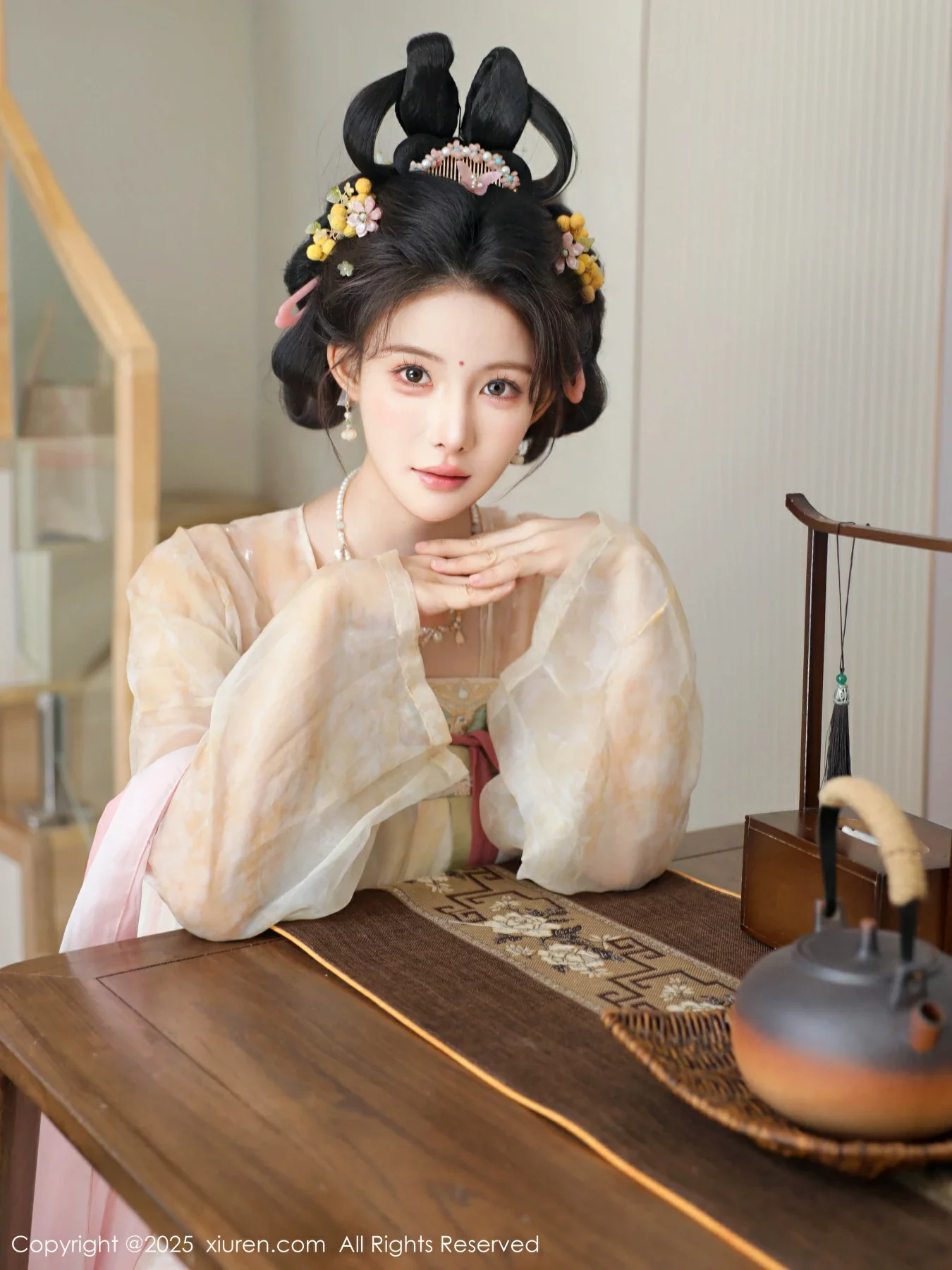 秀人集.com_[XiuRen秀人网]No.10645_模特梨霜儿古典主题性感浅色古装服饰秀丰腴身材迷人美腿写真82P