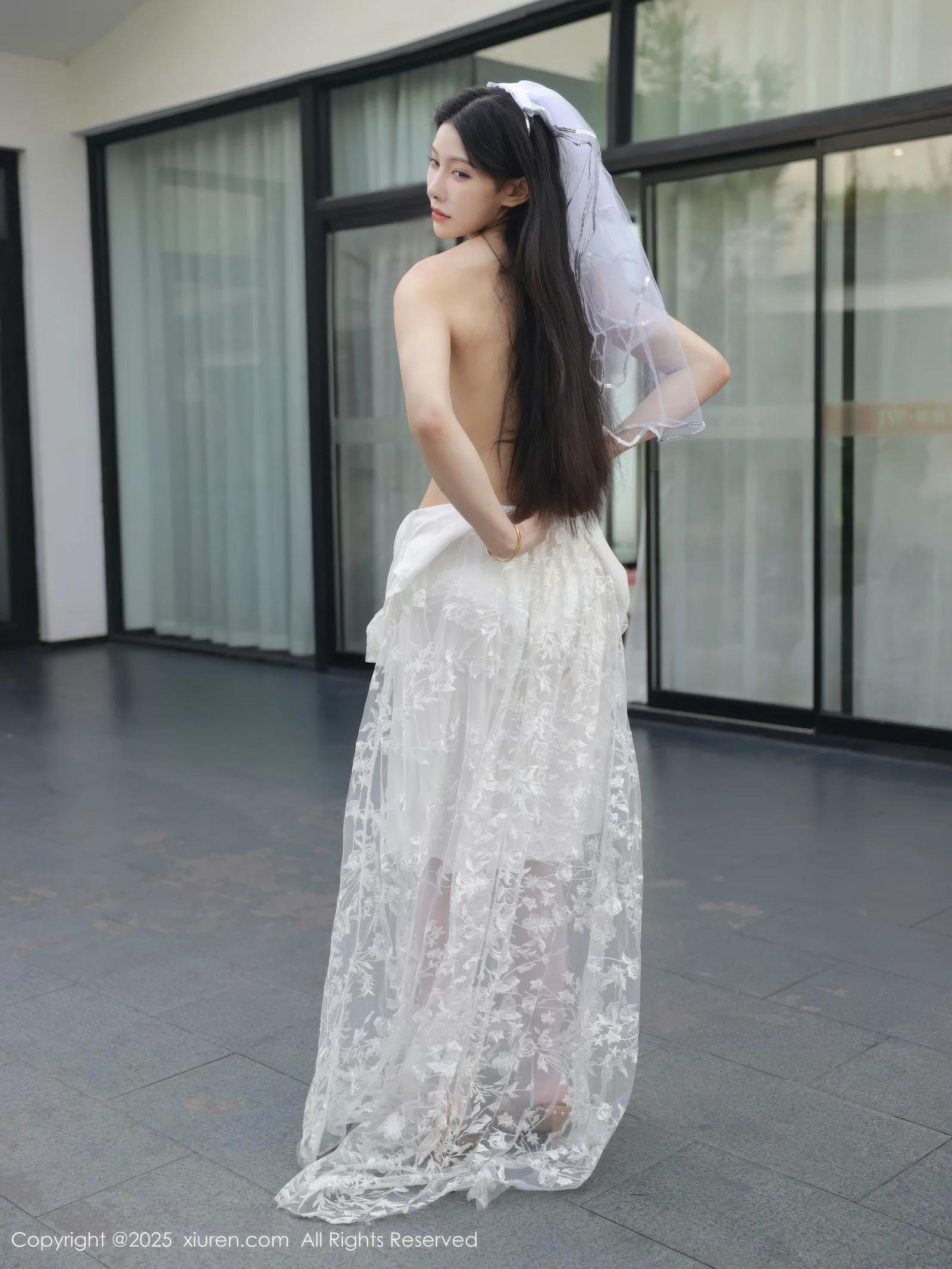 秀人集.com_[XiuRen秀人网]No.10661_模特梨霜儿性感低胸白色婚纱配白色丝袜秀丰腴身材完美诱惑写真82P