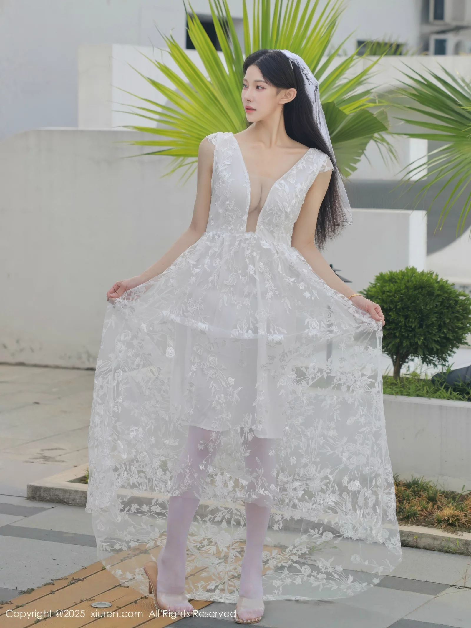 秀人集.com_[XiuRen秀人网]No.10661_模特梨霜儿性感低胸白色婚纱配白色丝袜秀丰腴身材完美诱惑写真82P