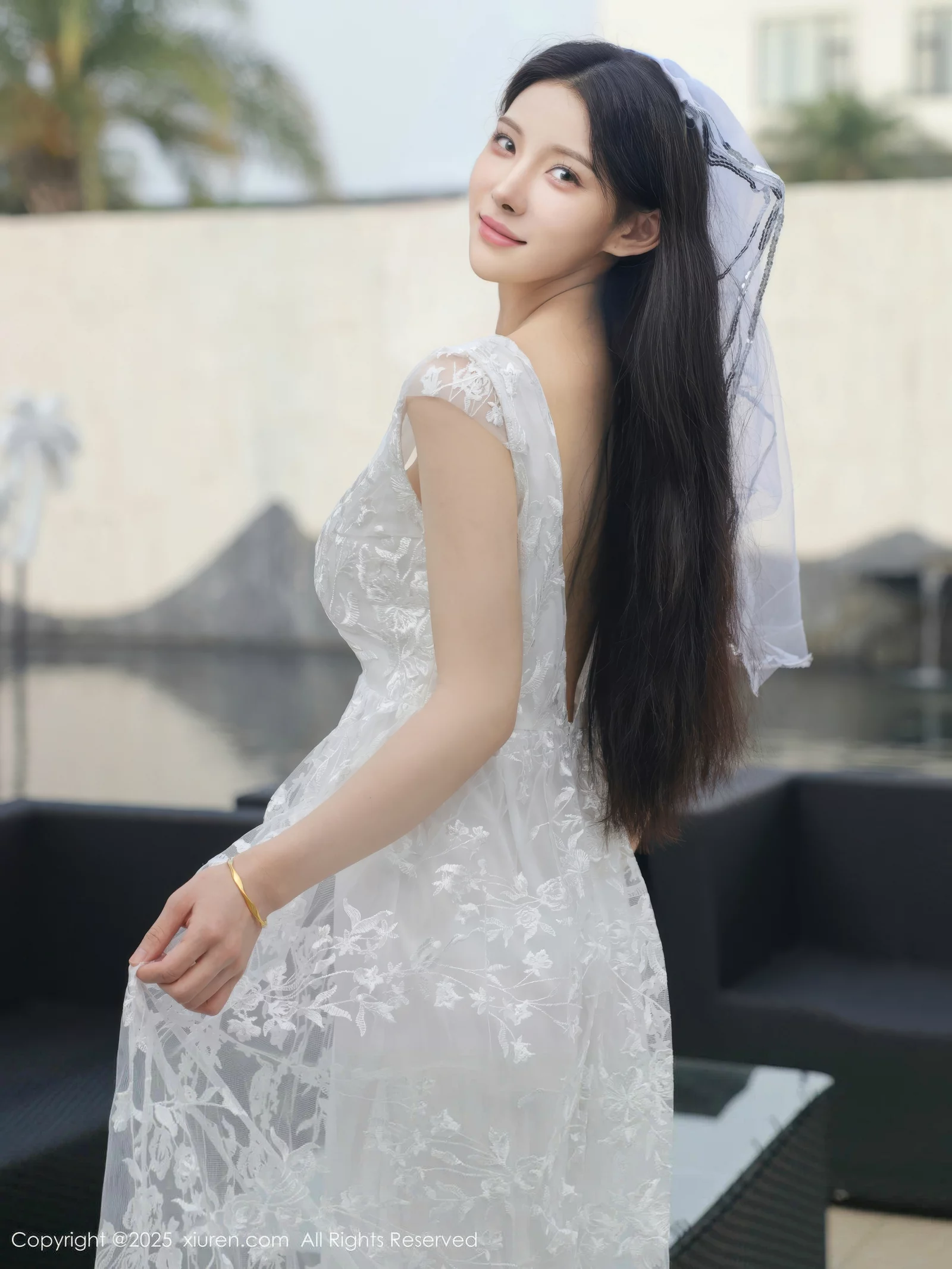 秀人集.com_[XiuRen秀人网]No.10661_模特梨霜儿性感低胸白色婚纱配白色丝袜秀丰腴身材完美诱惑写真82P