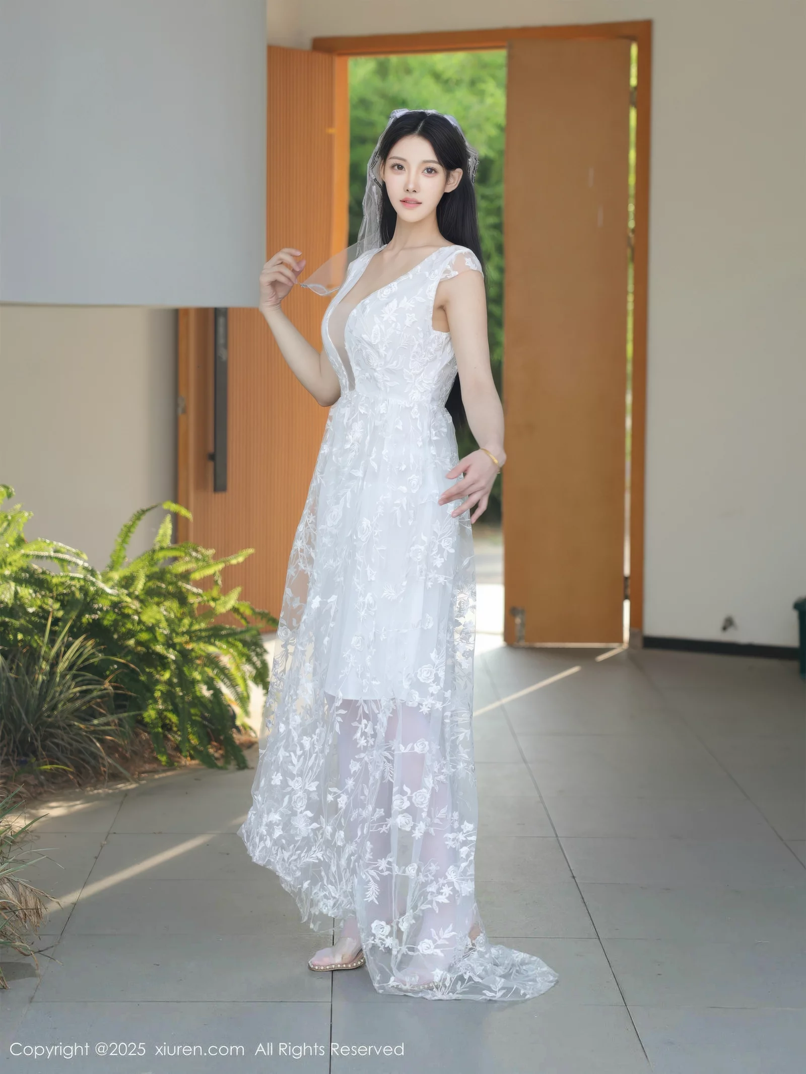 秀人集.com_[XiuRen秀人网]No.10661_模特梨霜儿性感低胸白色婚纱配白色丝袜秀丰腴身材完美诱惑写真82P