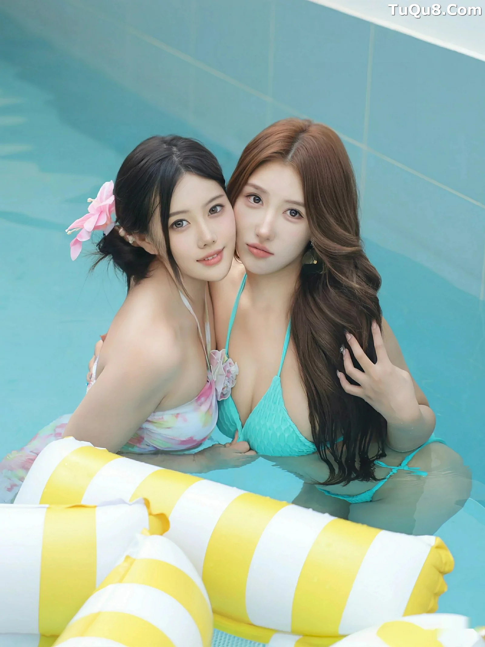 秀人集.com_[XiuRen秀人网]No.10666_模特白薇薇vcvc泳池激情互动性感比基尼秀完美身材诱惑写真73P