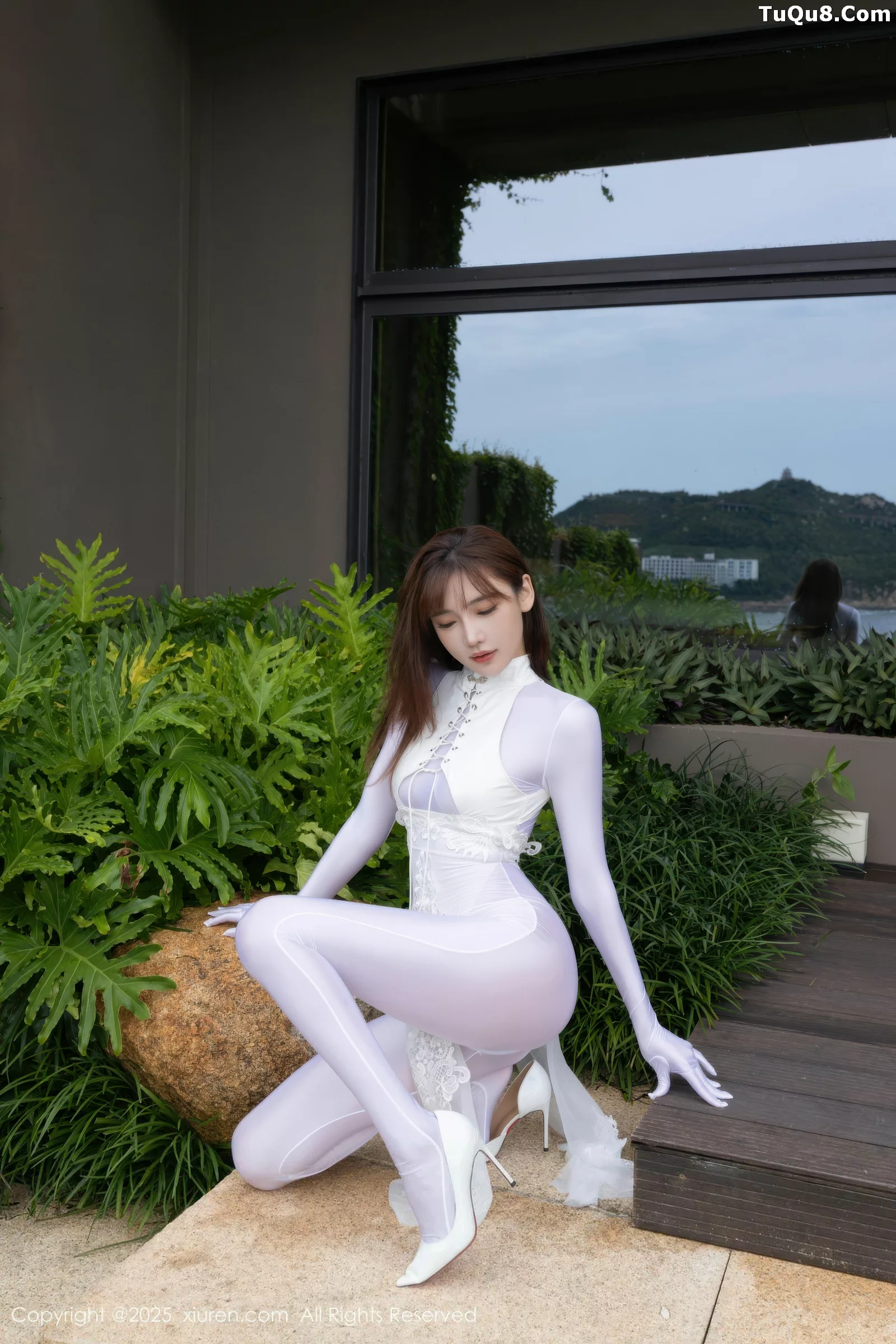 秀人集.com_[XiuRen秀人网]No.10704_模特陆萱萱性感白色情趣旗袍露白色连体衣秀完美身材诱惑写真80P